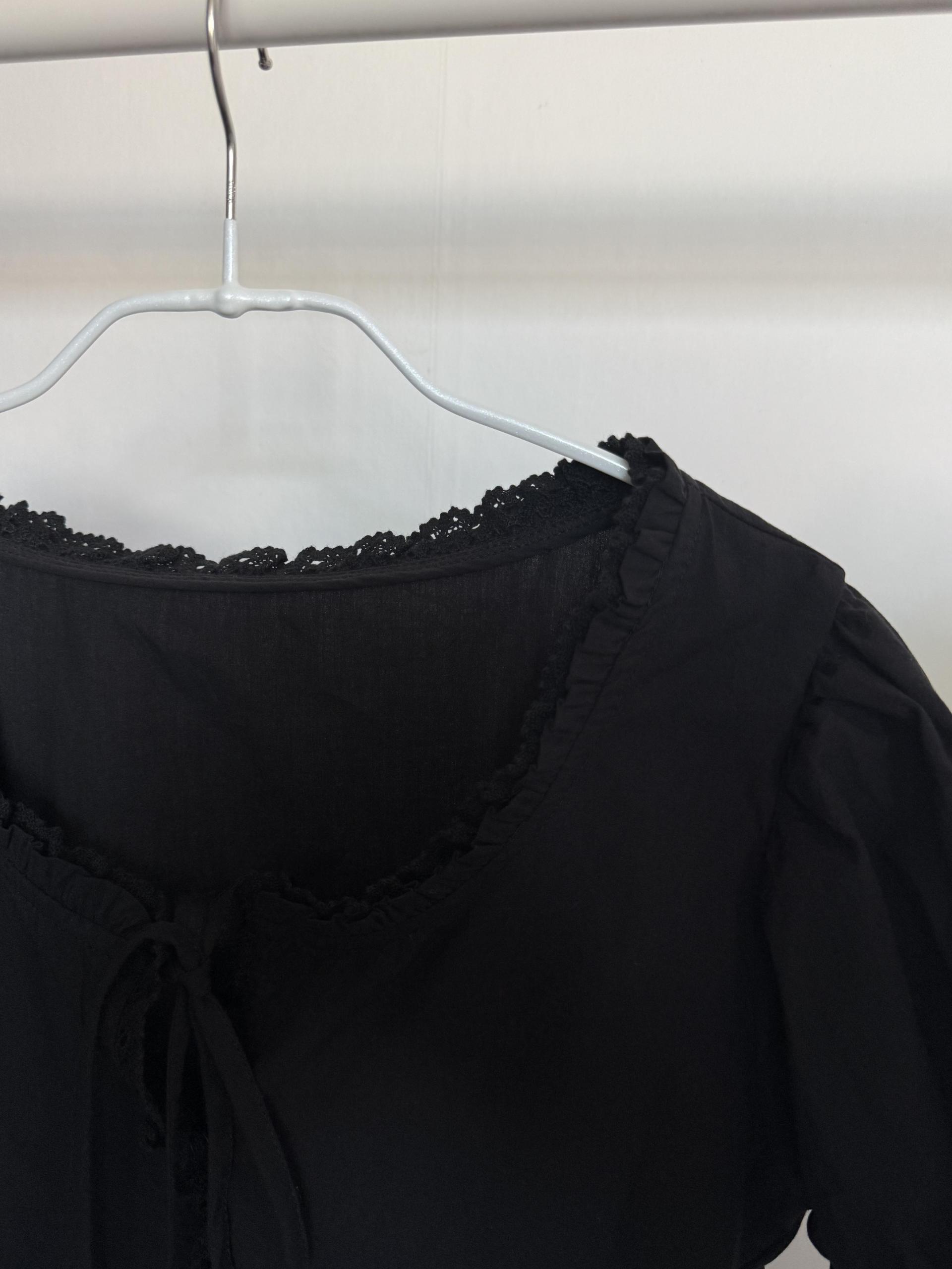 joy lace blouse (white/black)