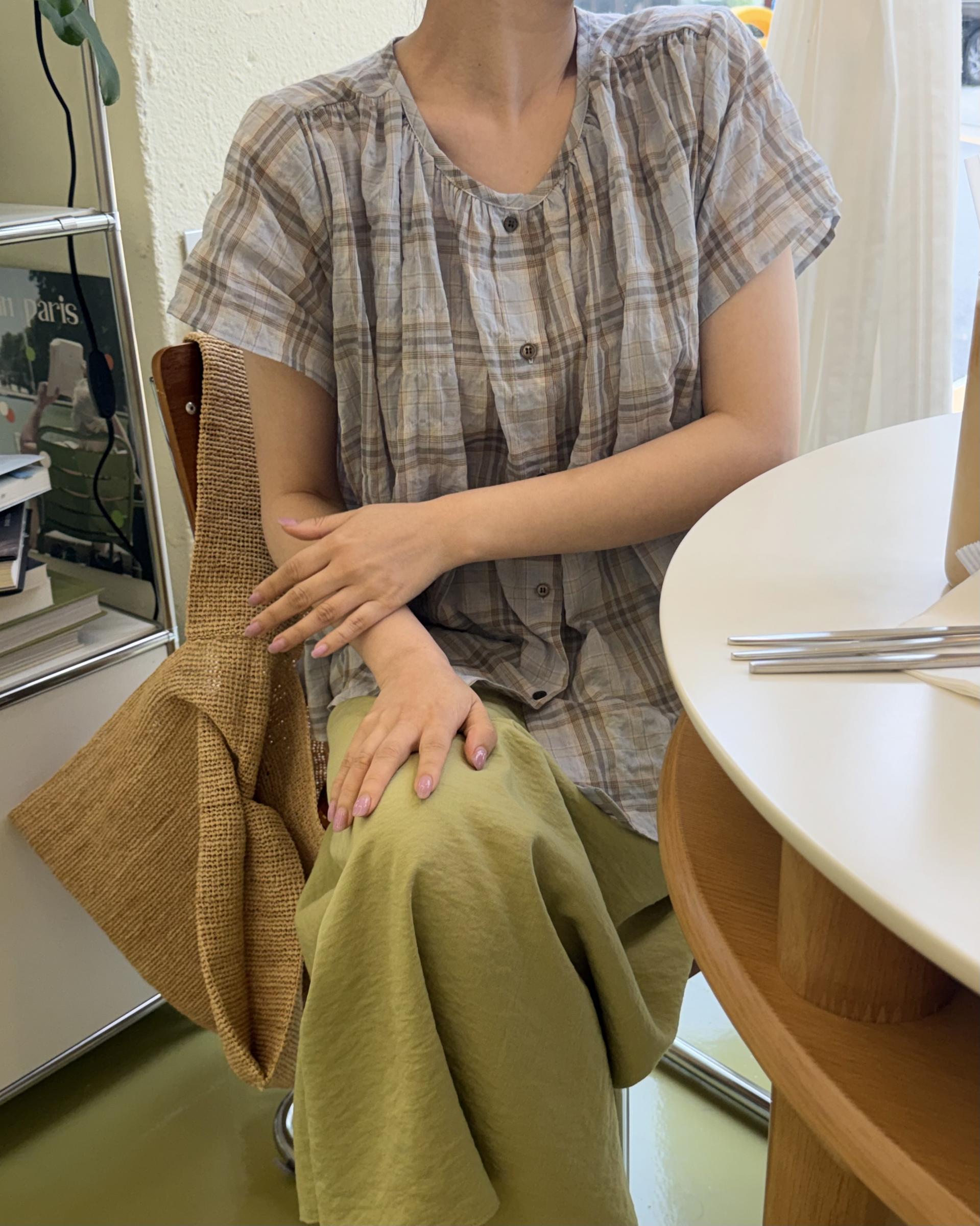 riri check blouse