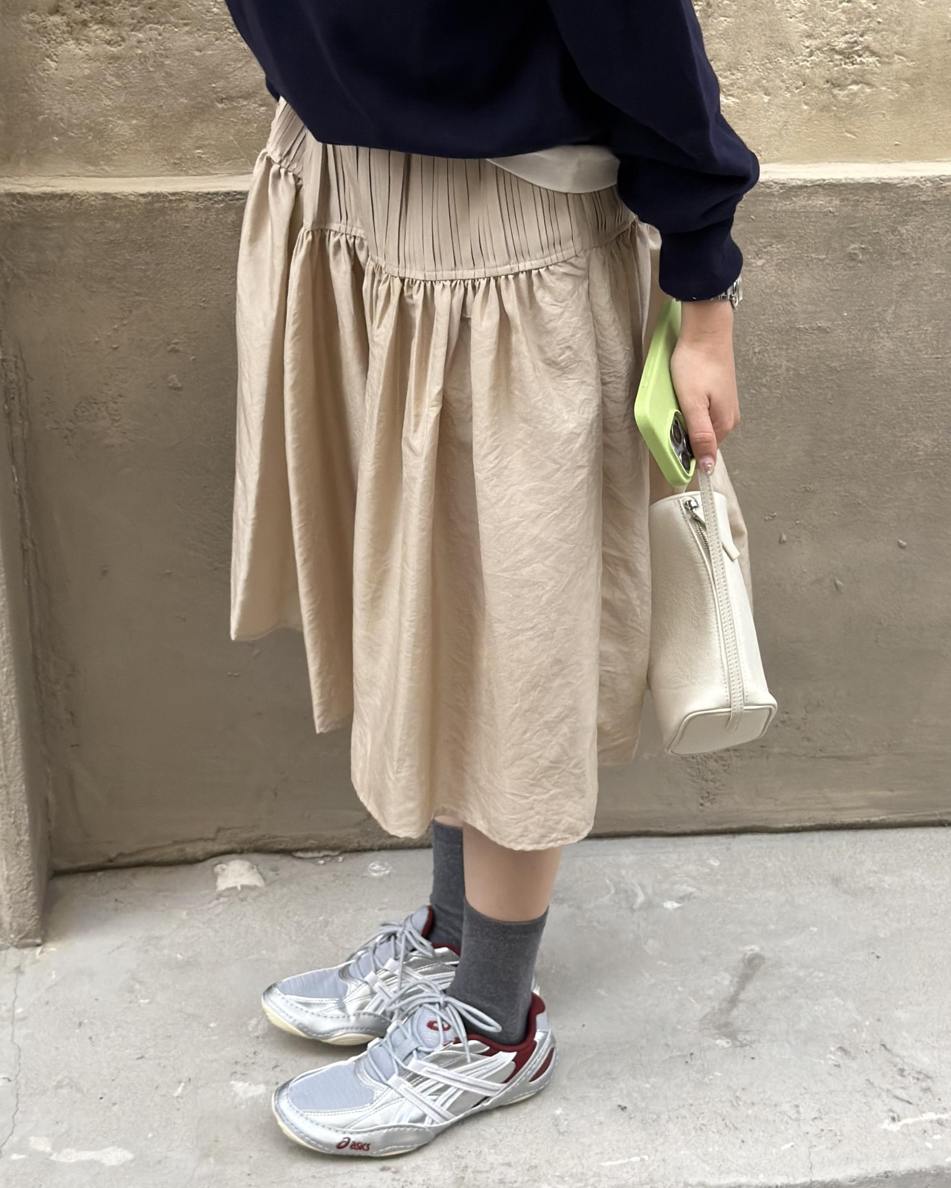 marge pintuck skirt (milk beige/charcoal)