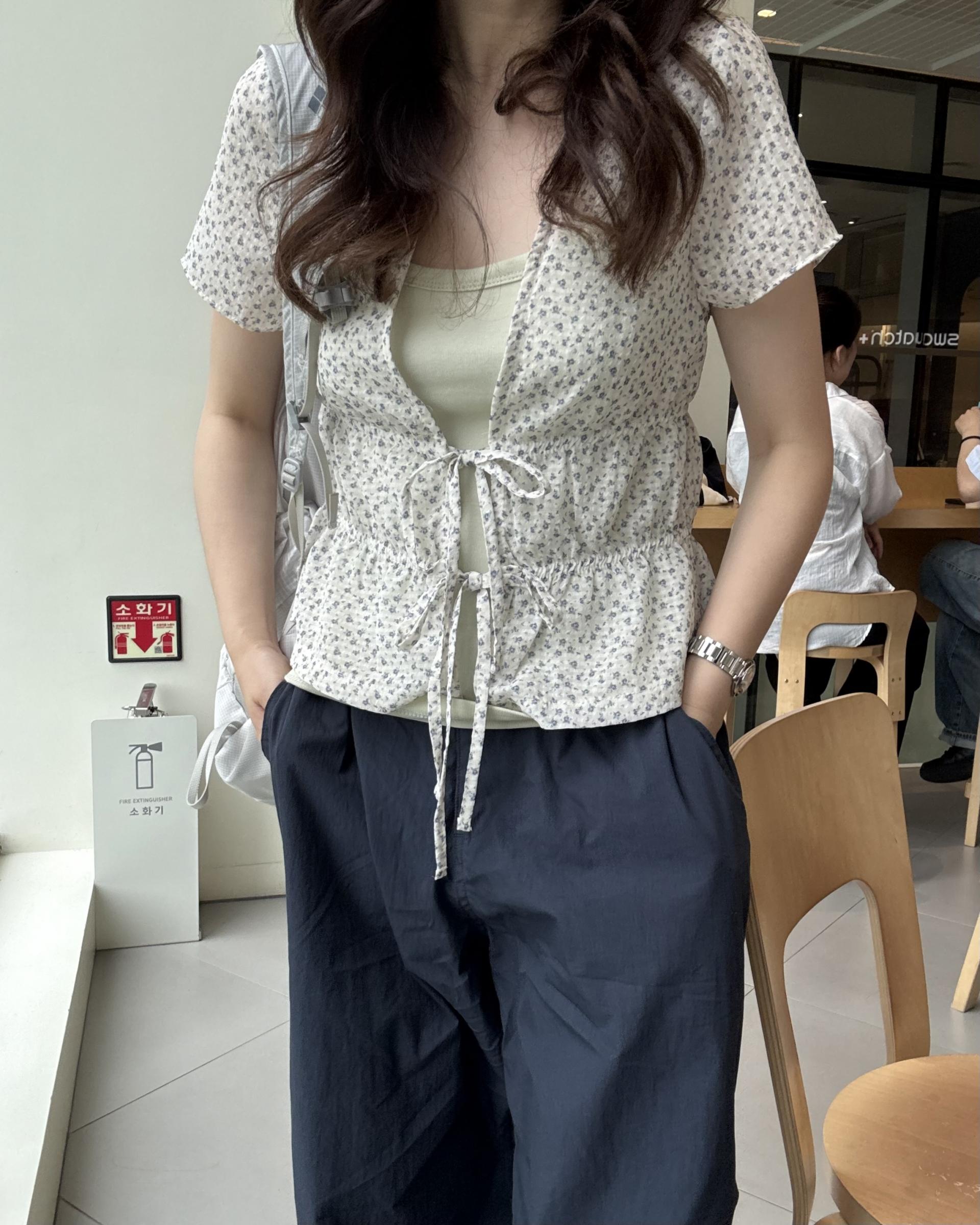 molly flower blouse (cream/navy)