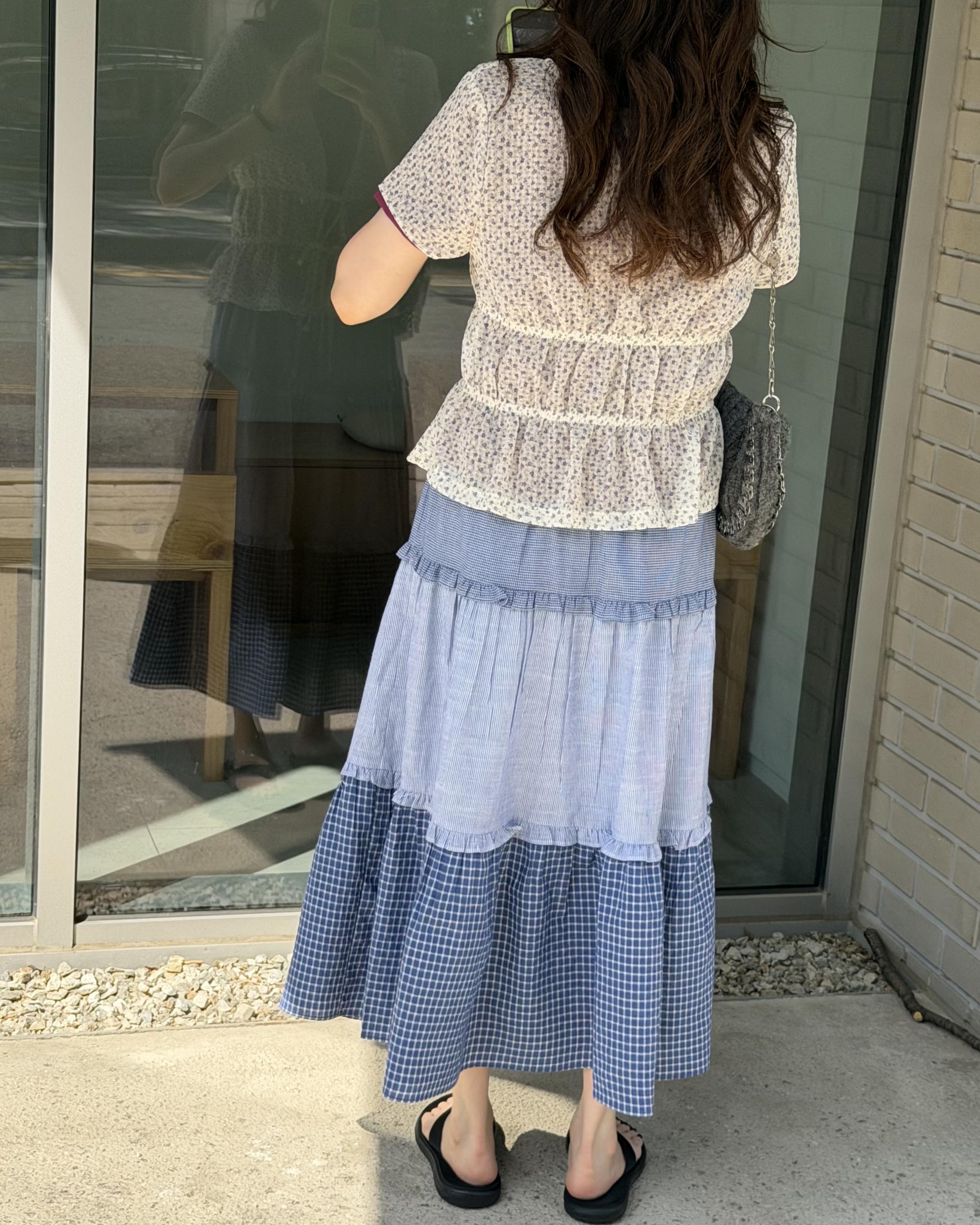 gummy check skirt
