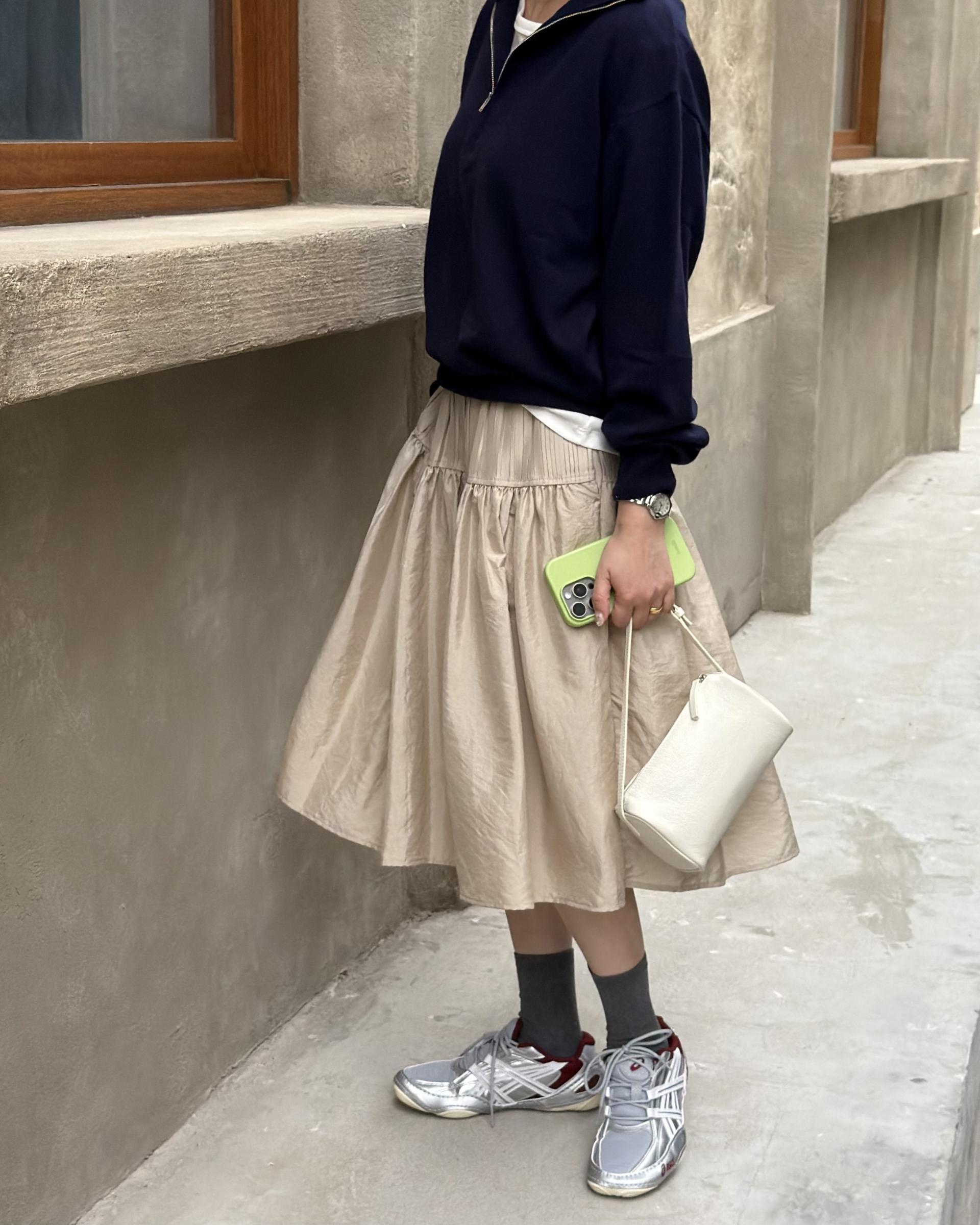 marge pintuck skirt (milk beige/charcoal)