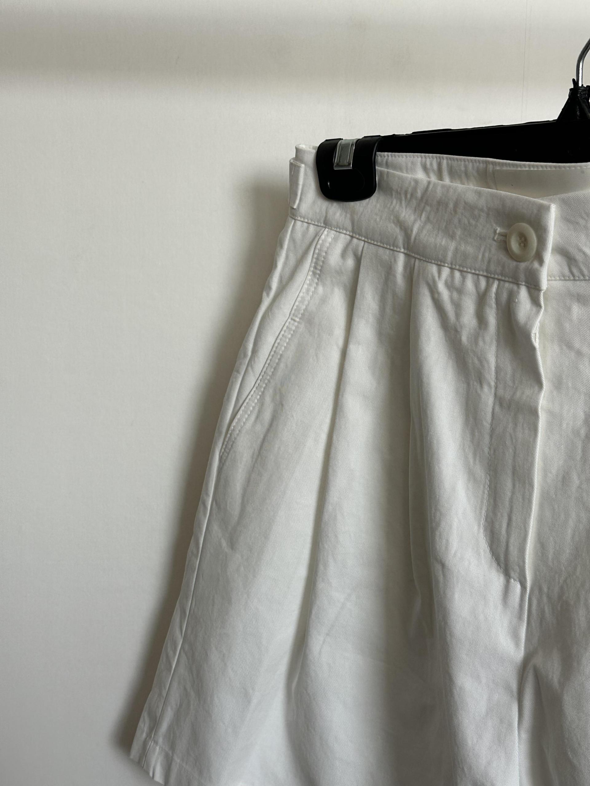 row half pants (beige/white)