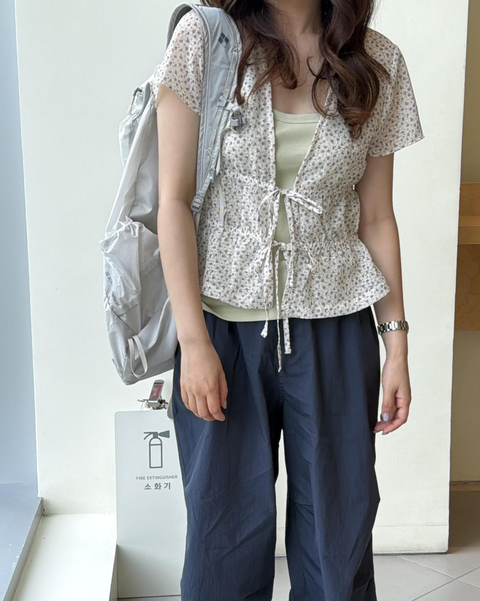 molly flower blouse (cream/navy)