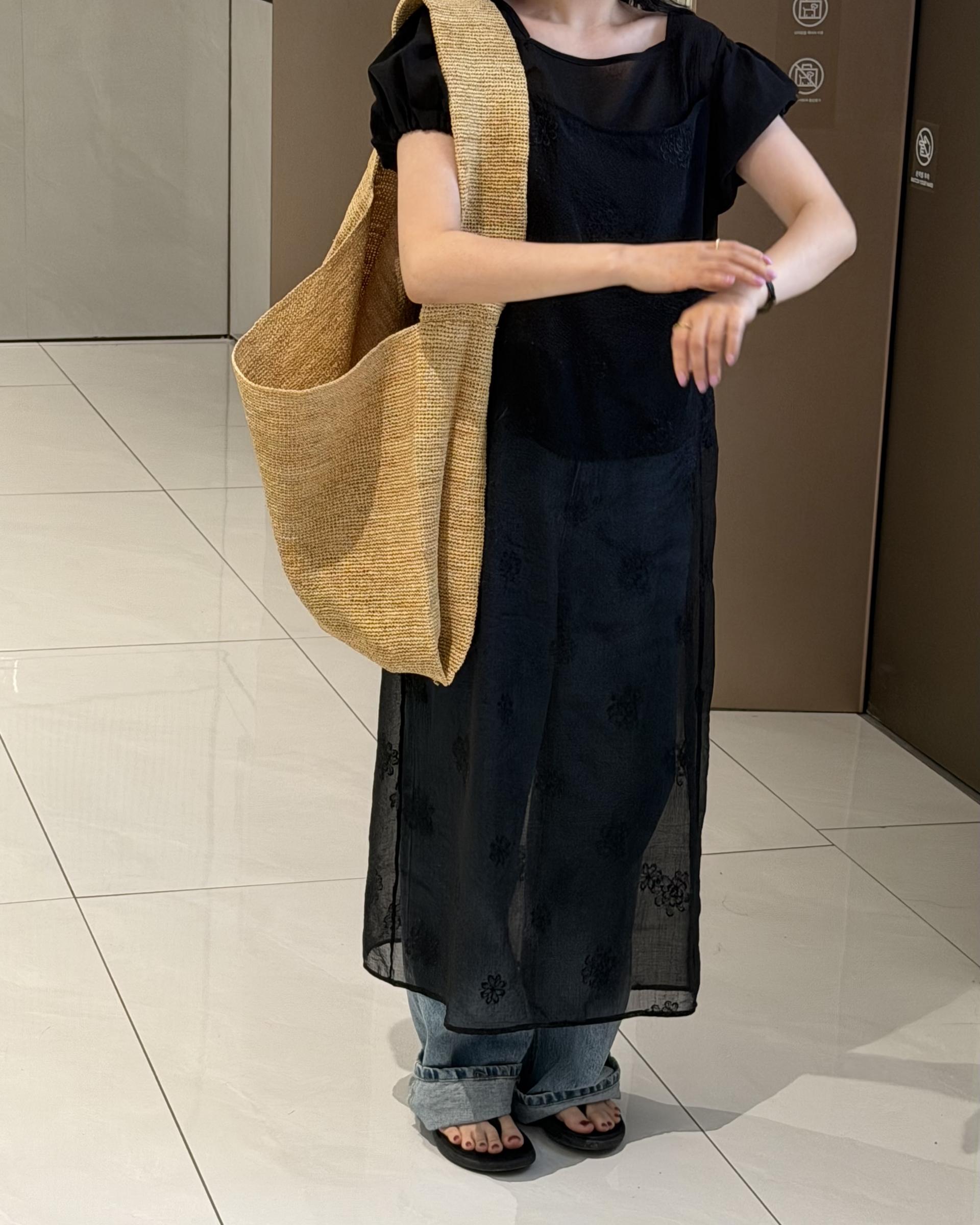 square blouse (white/brown/black)