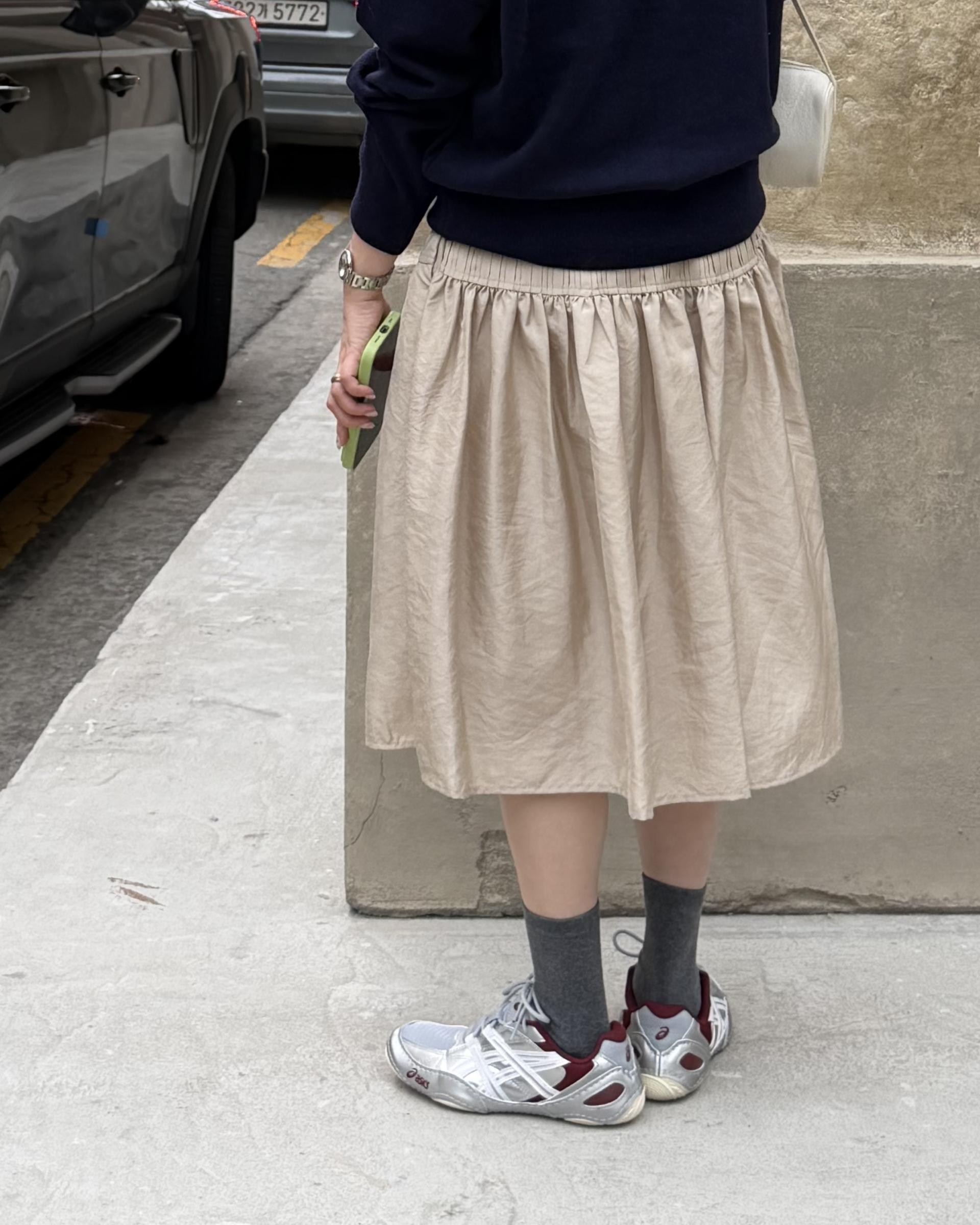 marge pintuck skirt (milk beige/charcoal)