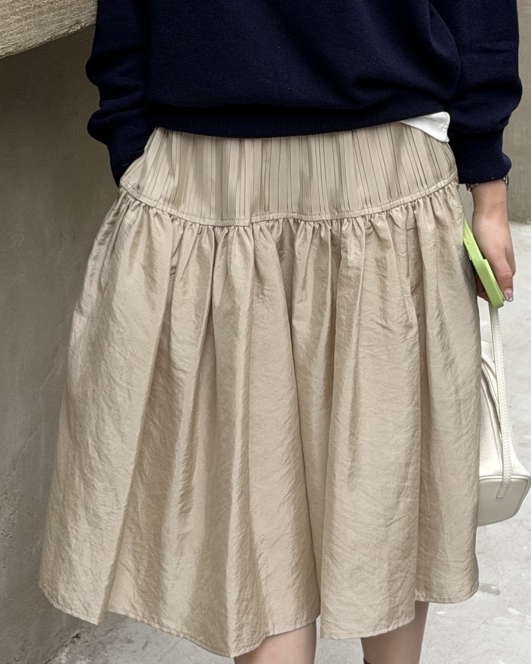 marge pintuck skirt (milk beige/charcoal)
