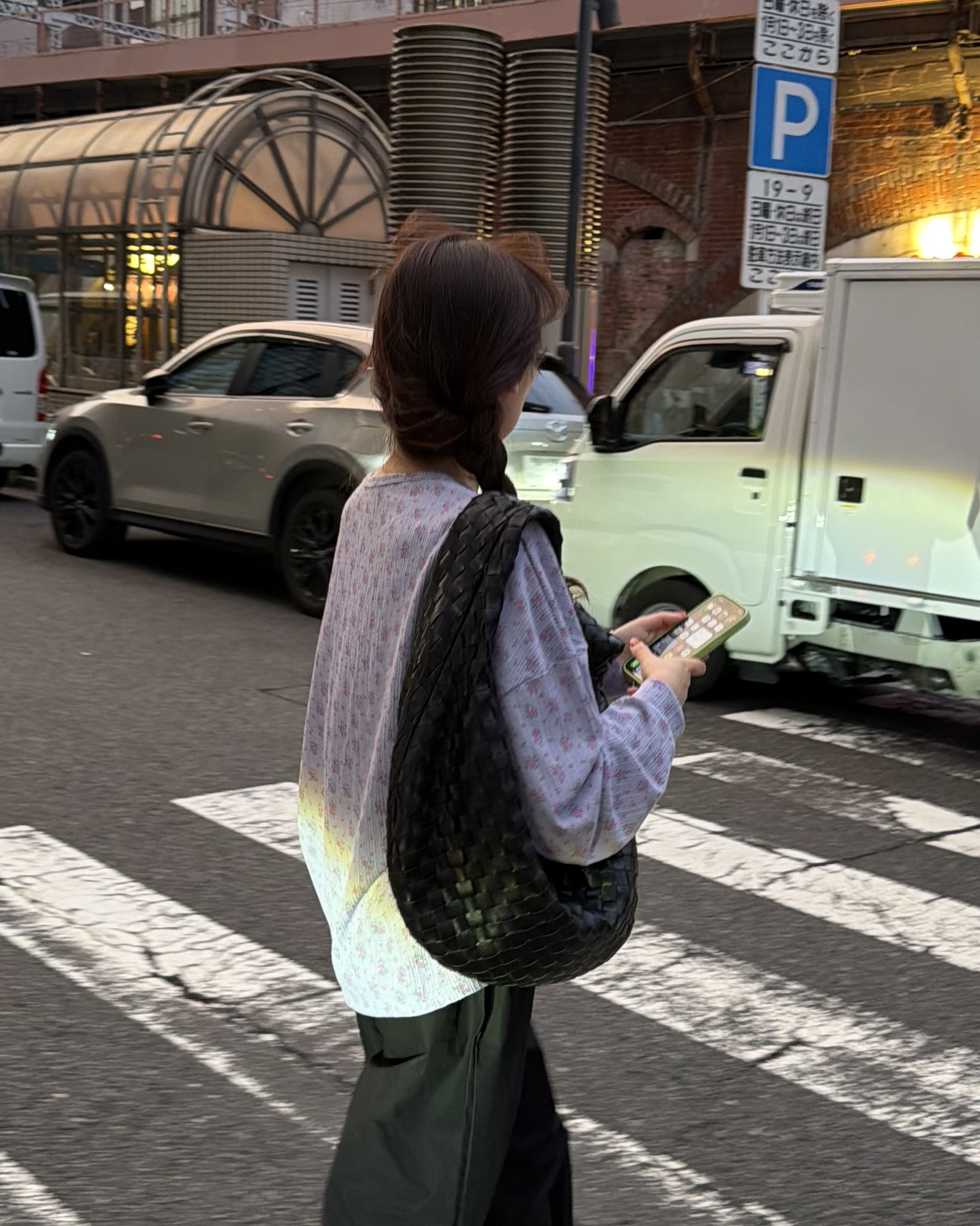 <made> pansy flower top