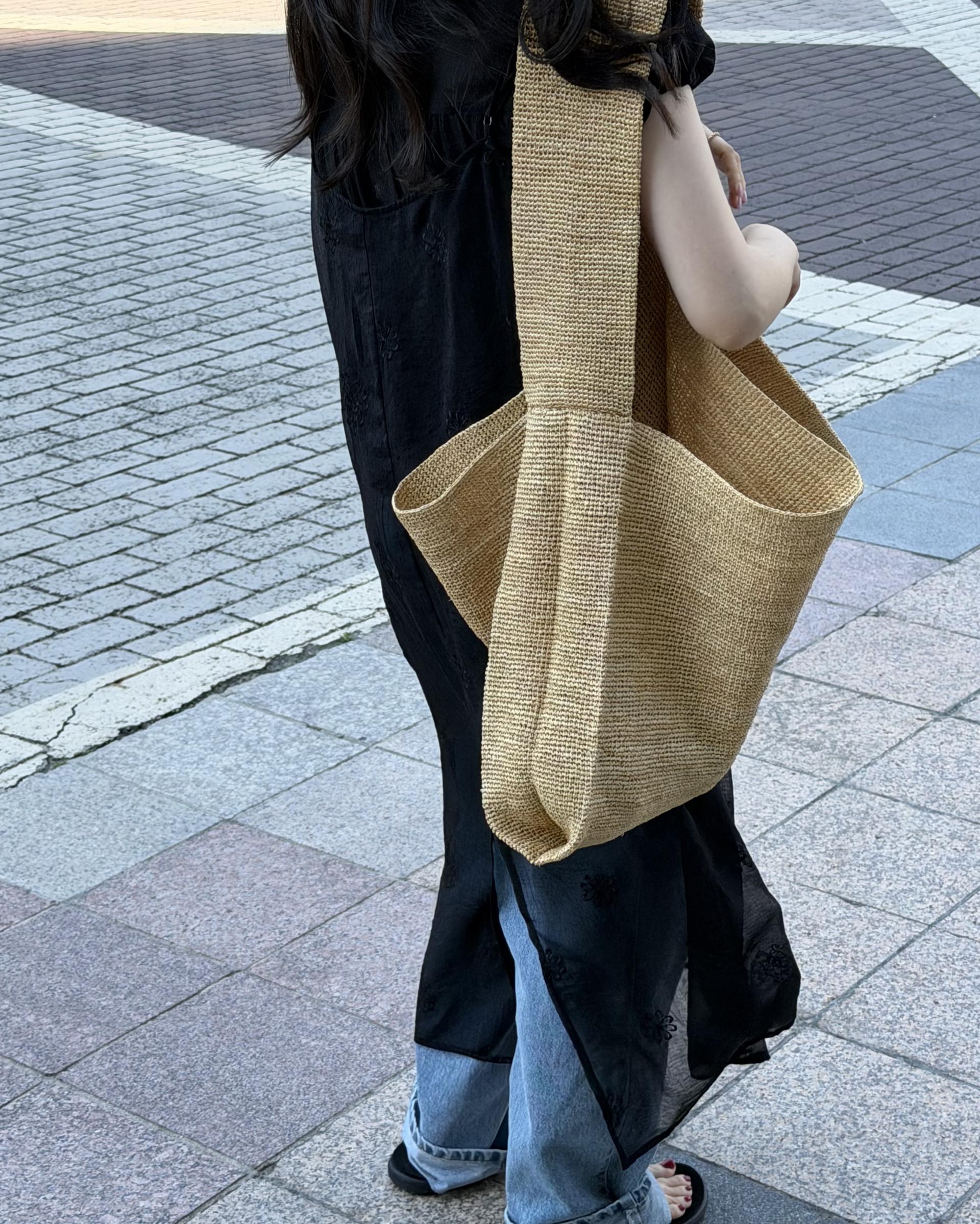 square blouse (white/brown/black)