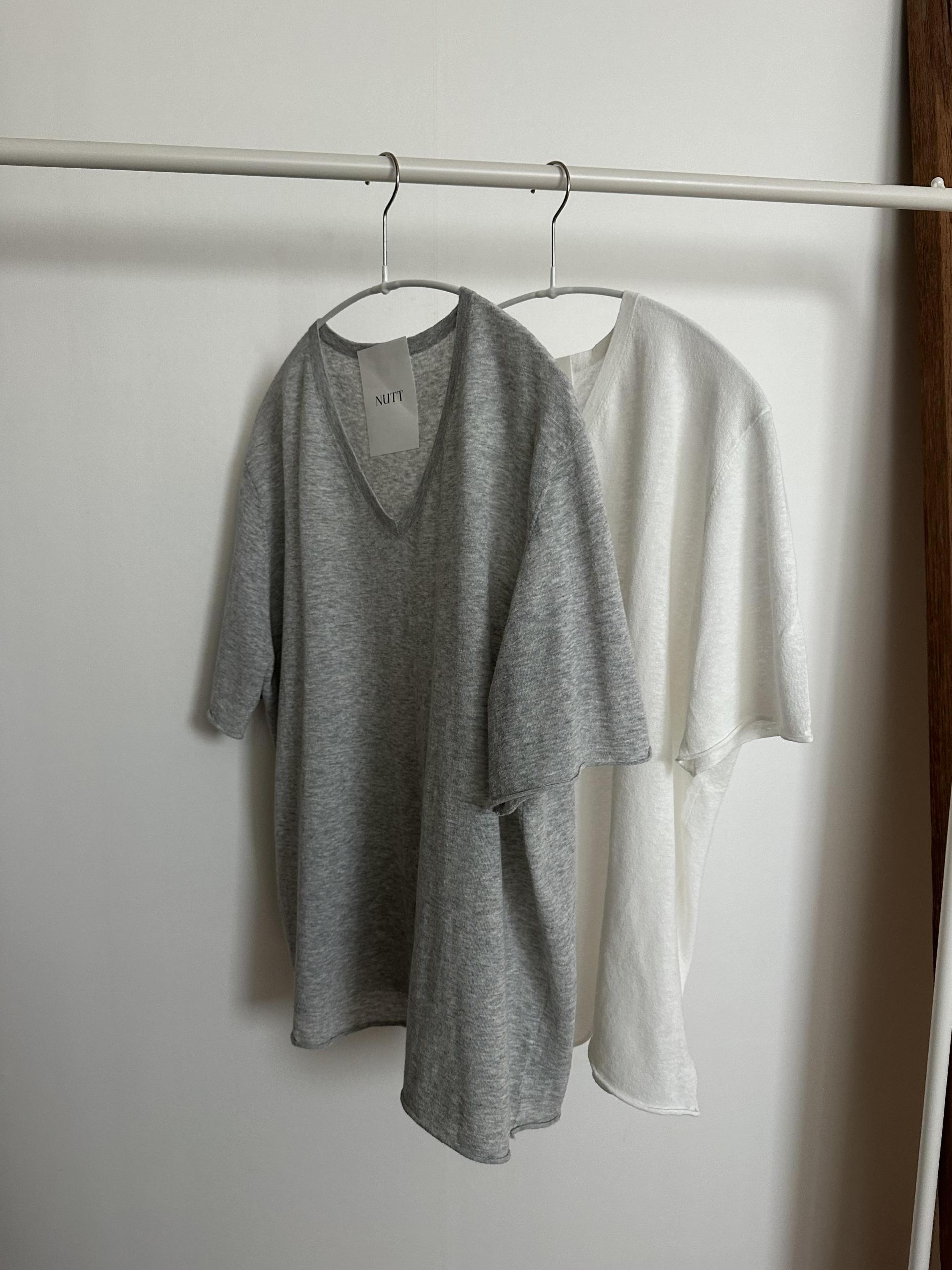 calm v-neck knit (grey/cream)