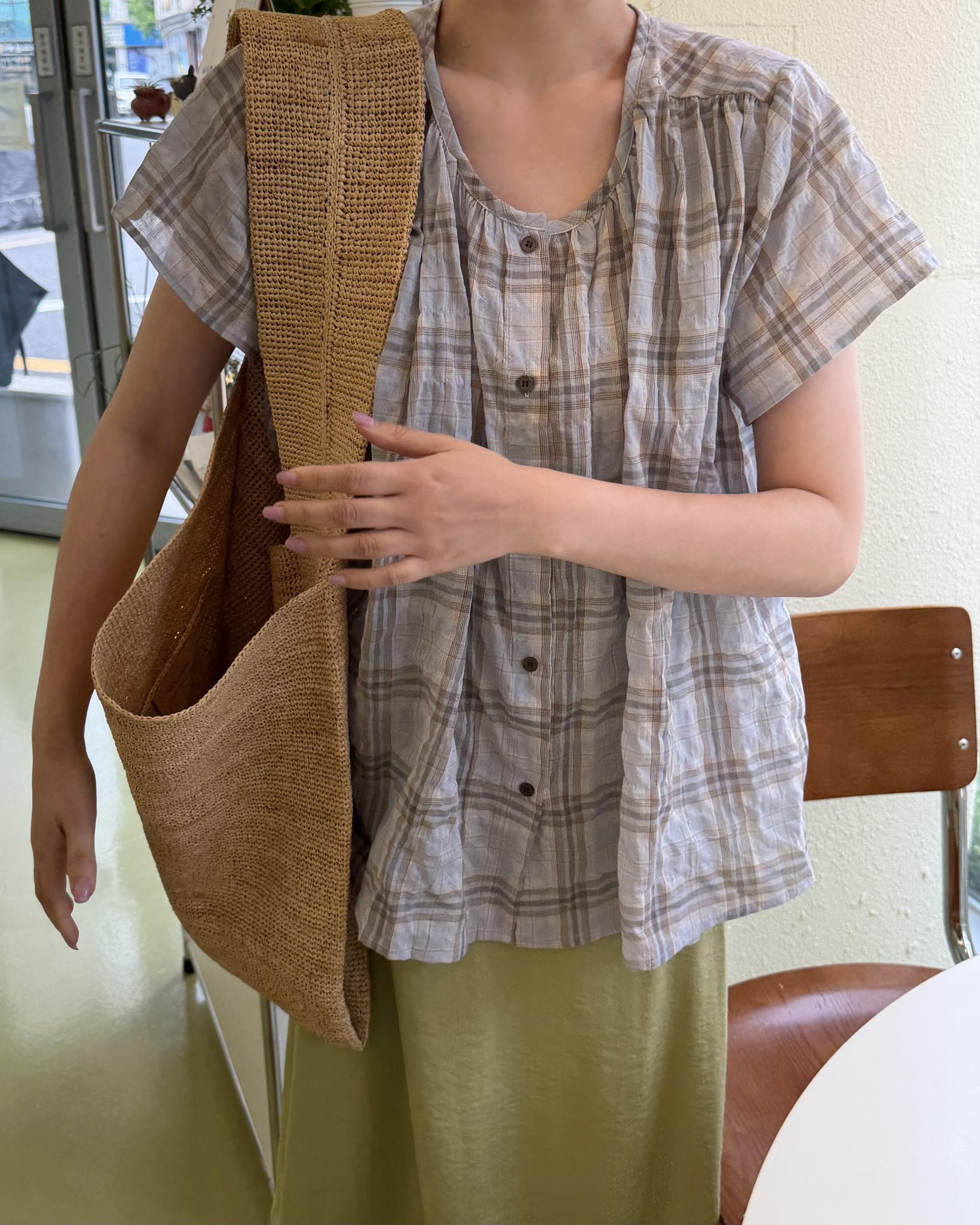 riri check blouse