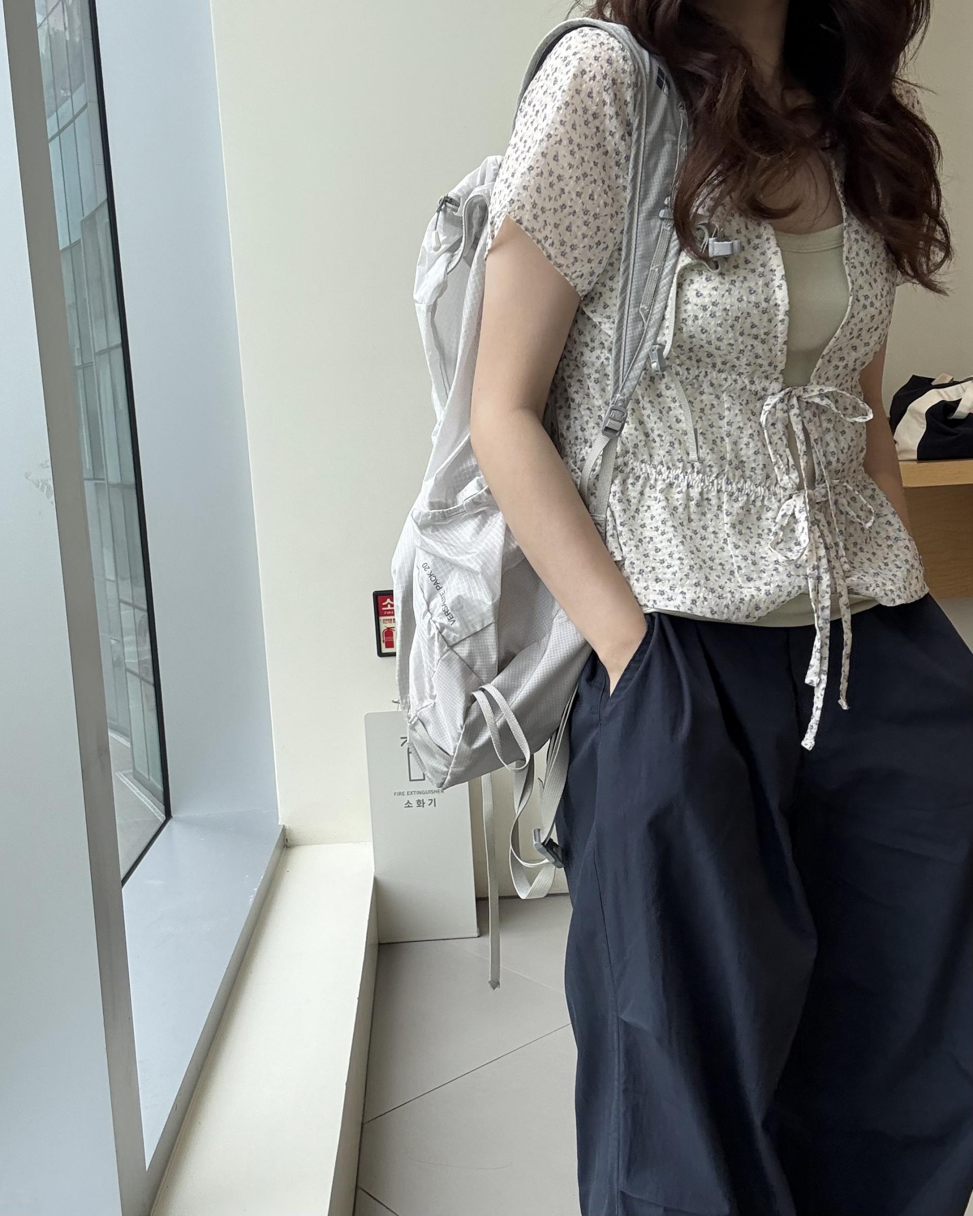 molly flower blouse (cream/navy)