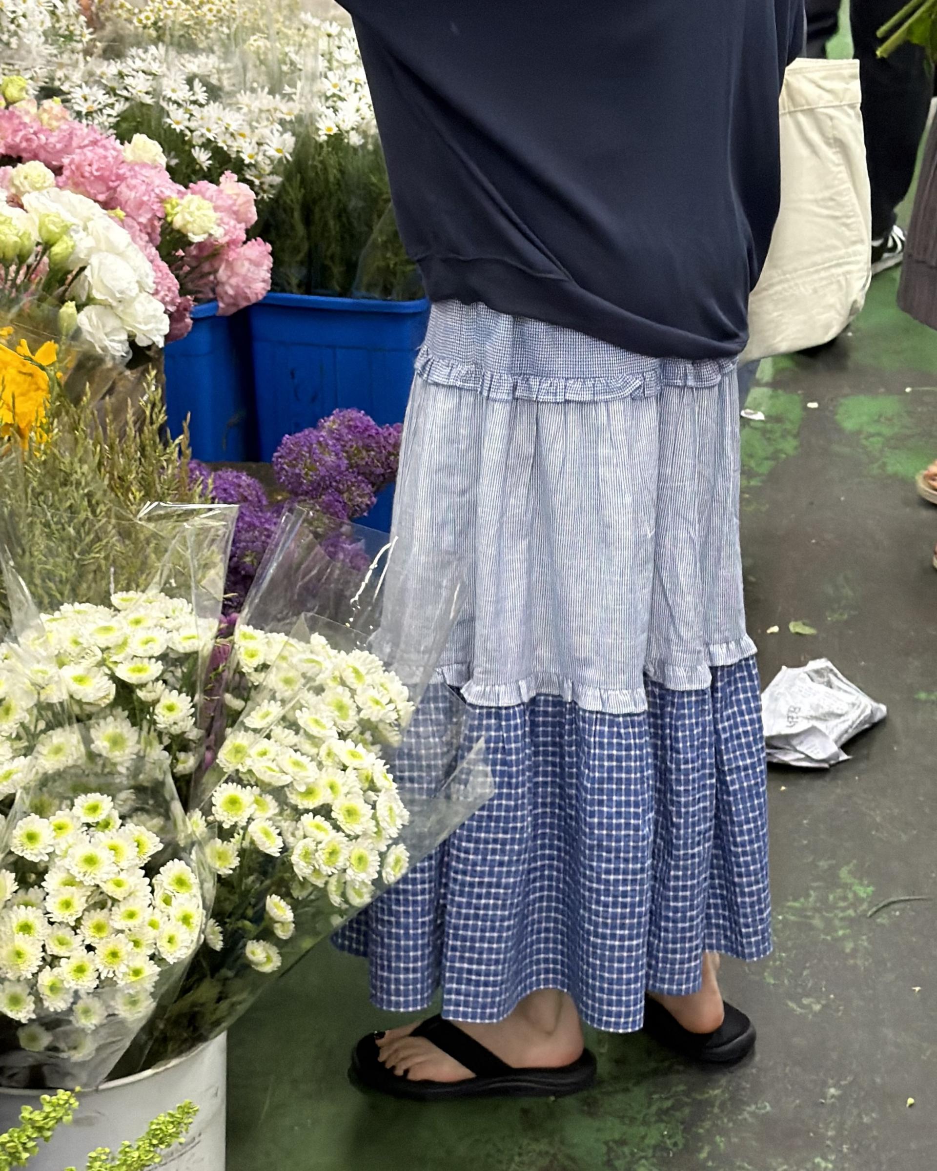 gummy check skirt