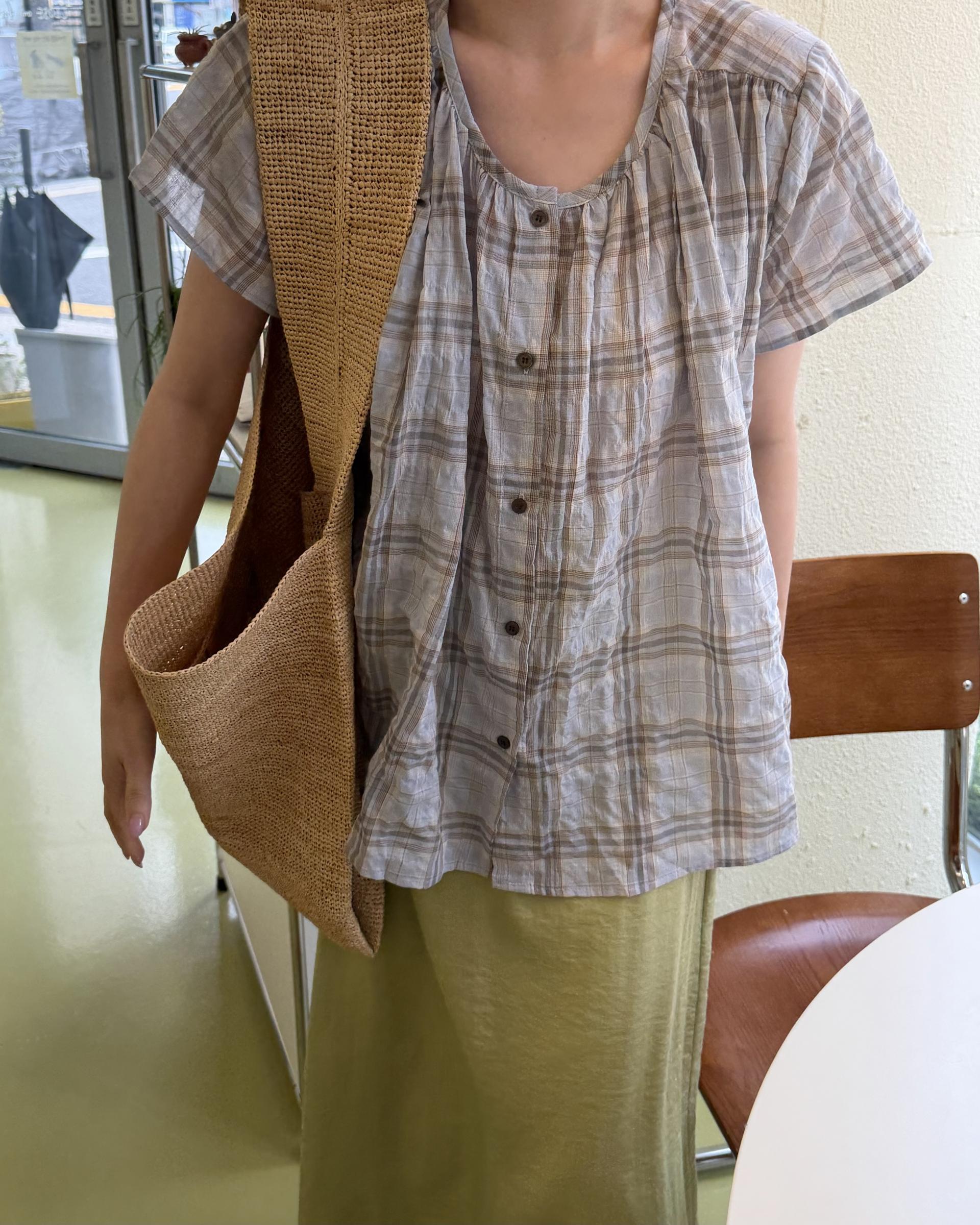 riri check blouse
