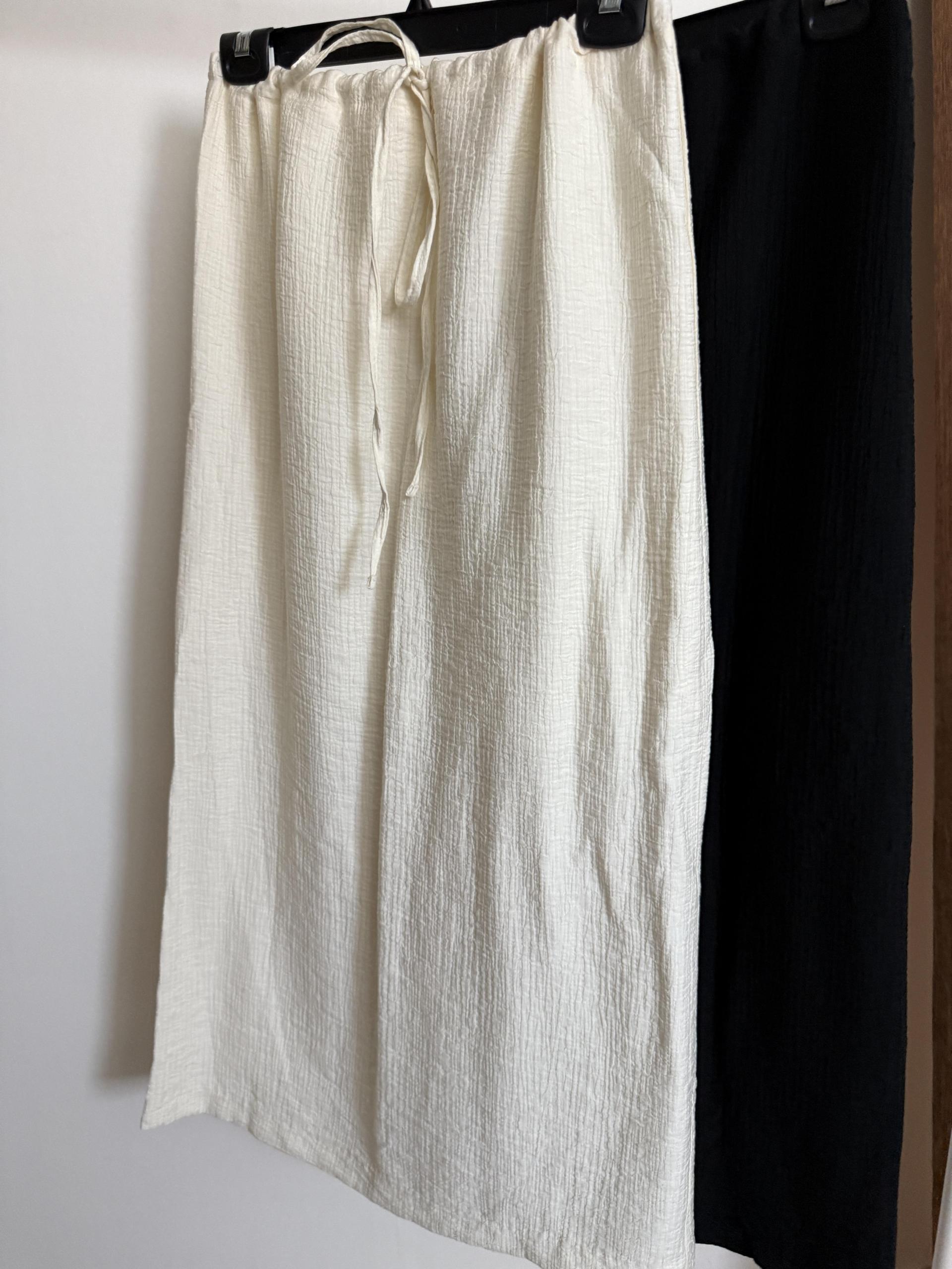 base wrinkle skirt (black/cream)