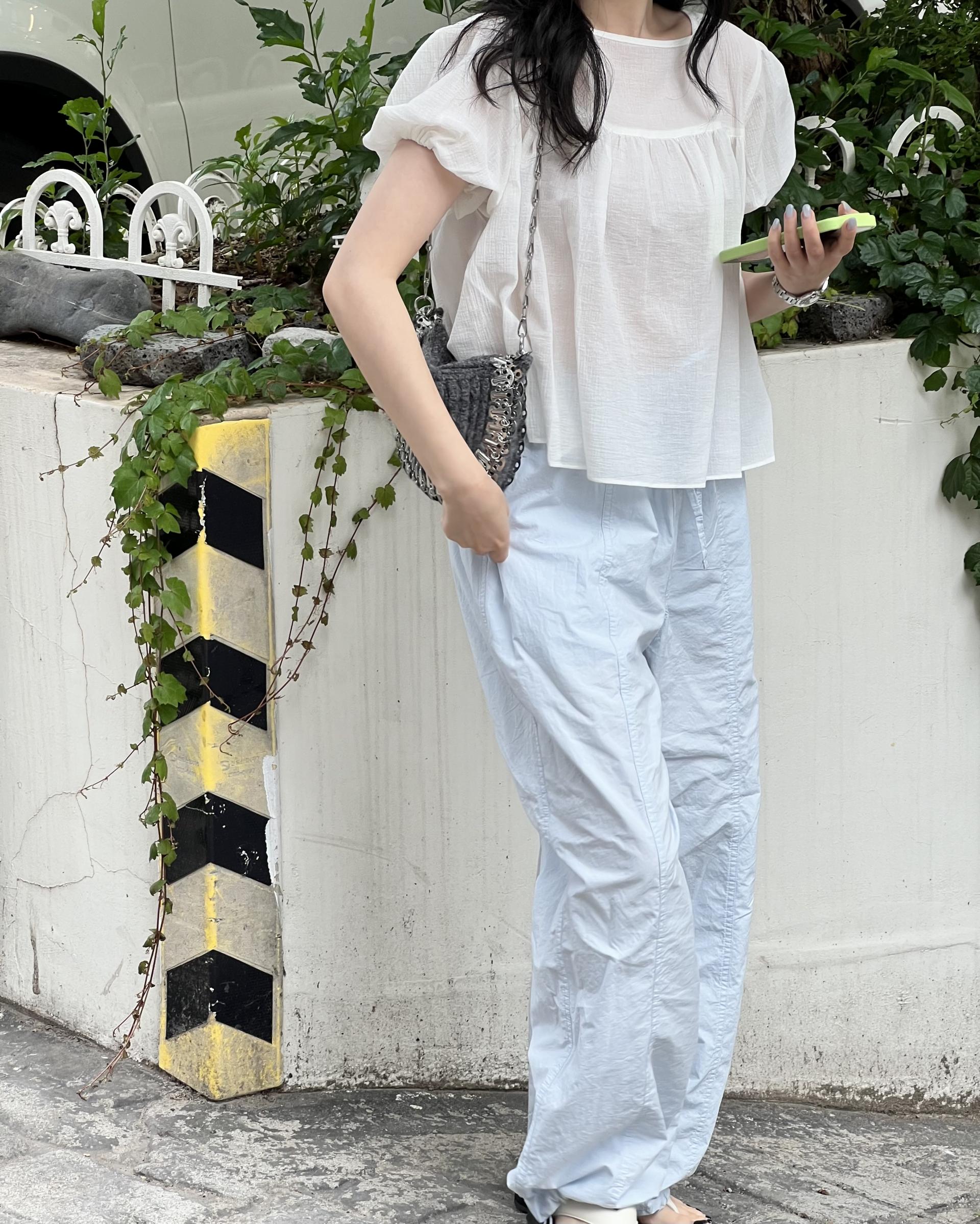 square blouse (white/brown/black)