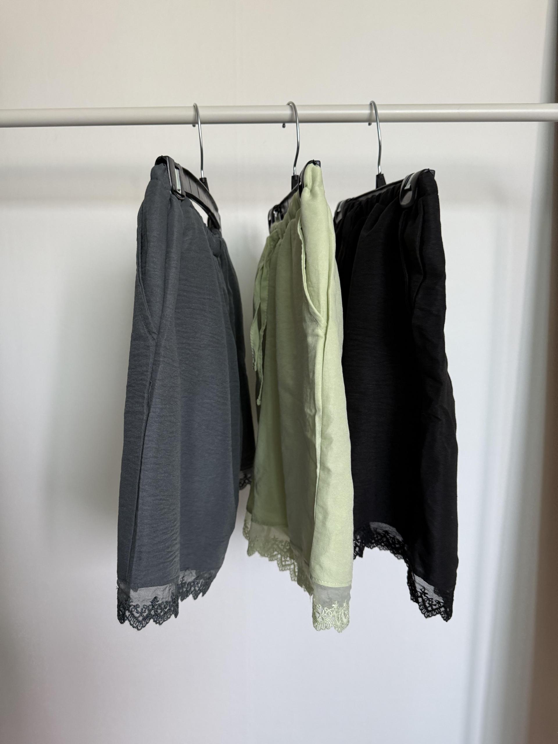 lagoon lace shorts (charcoal/melon/black)
