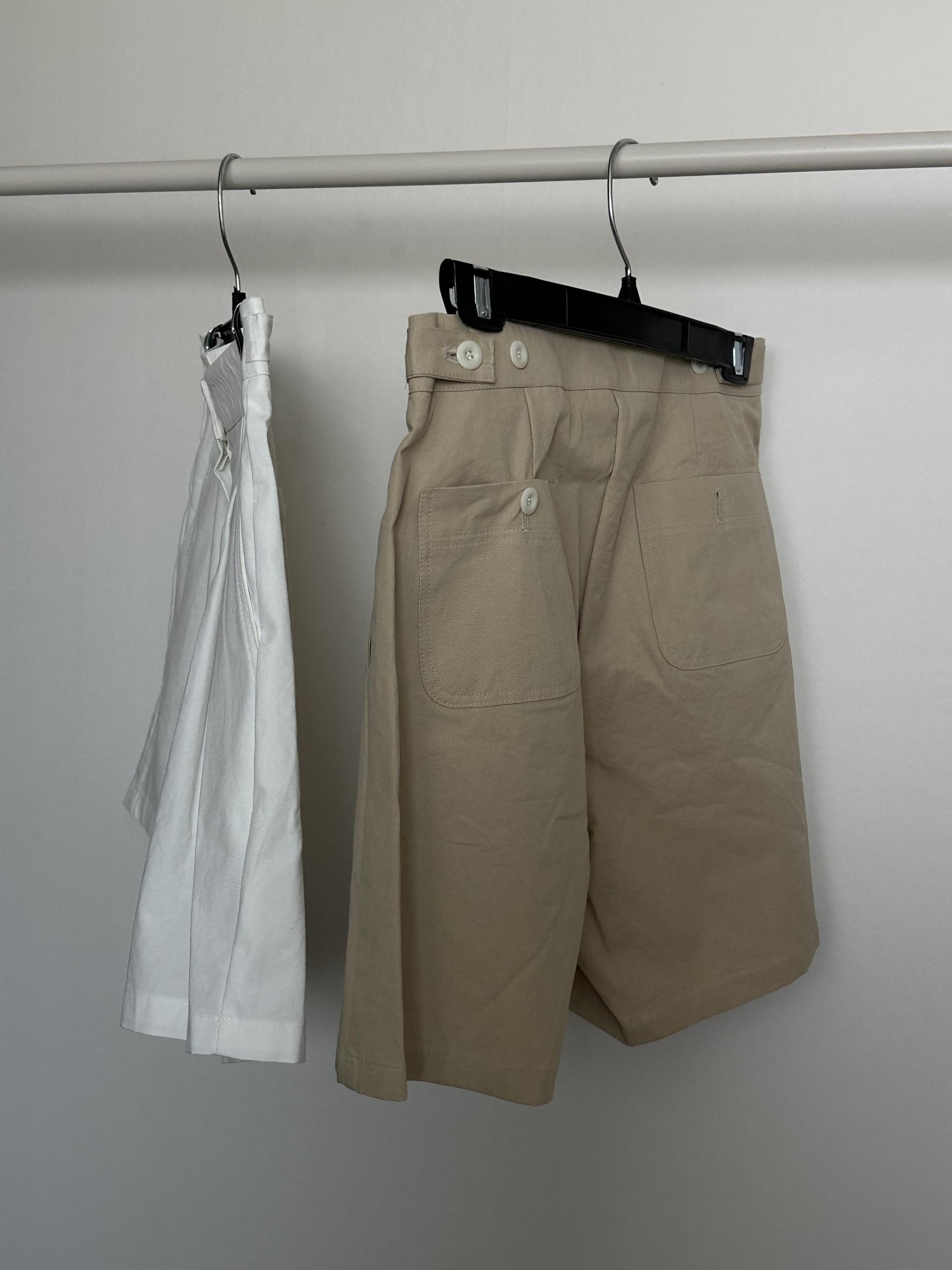 row half pants (beige/white)