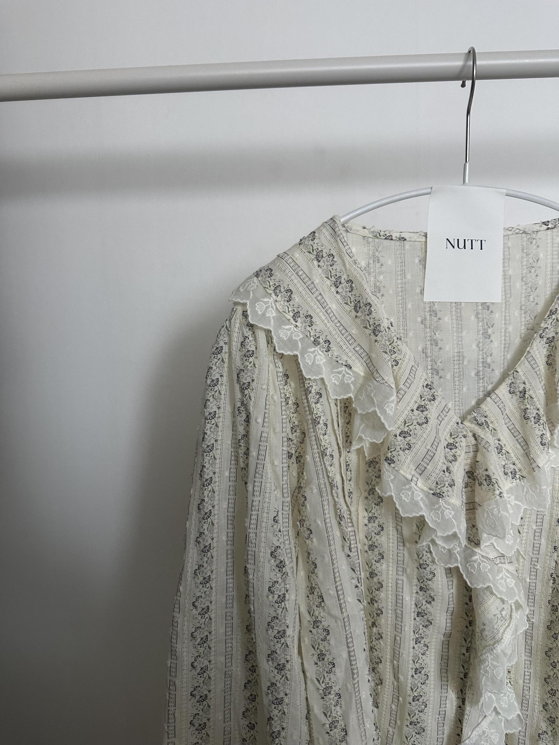 cottage ruffle lace blouse (flower)