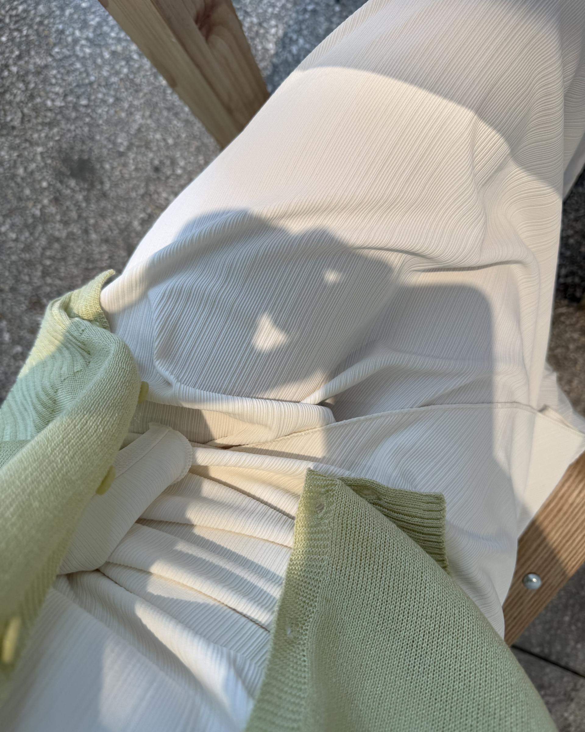 noodle skit (cream/black)