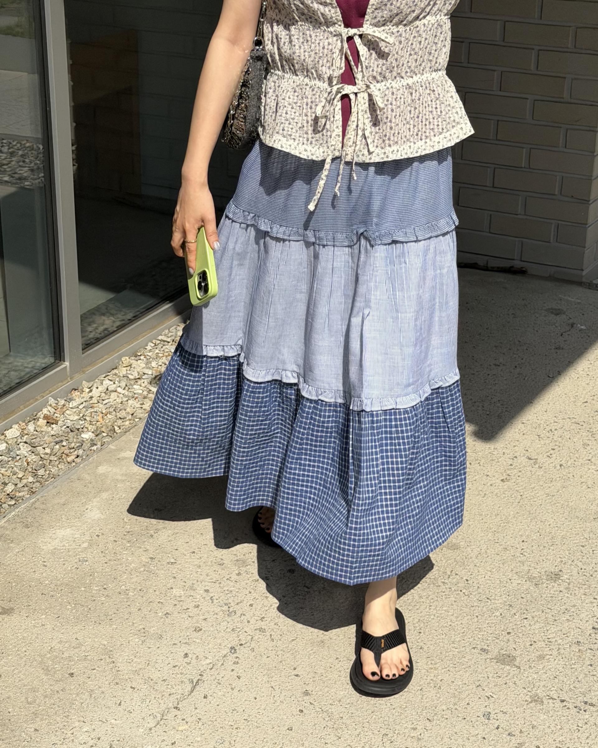 gummy check skirt