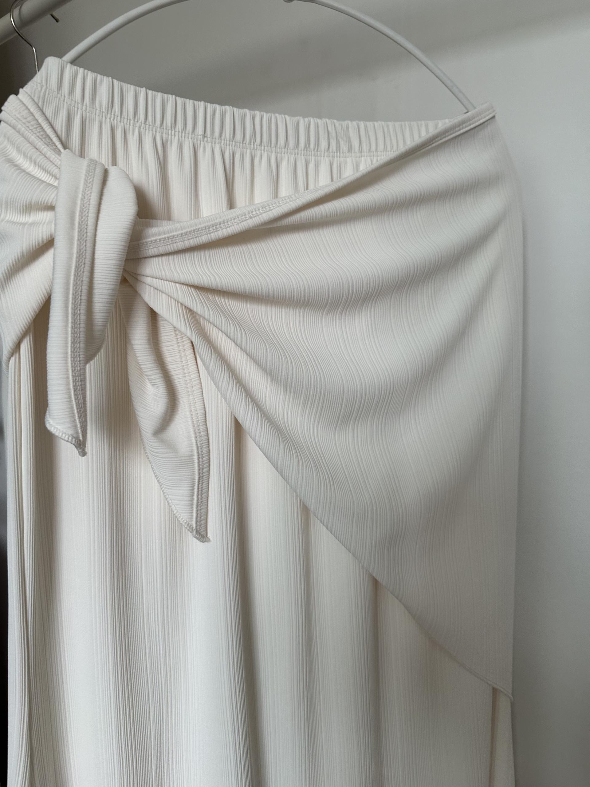 noodle skit (cream/black)