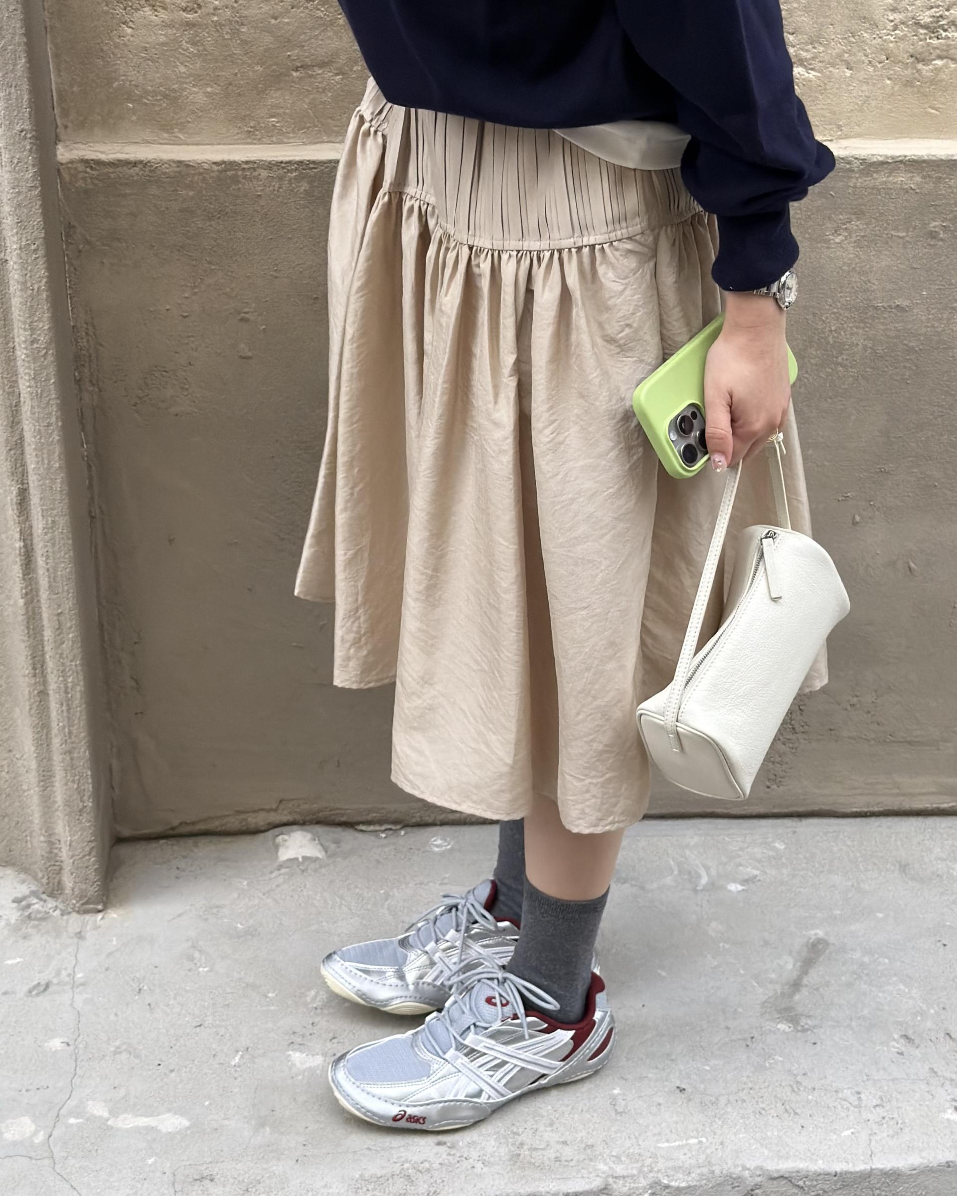 marge pintuck skirt (milk beige/charcoal)