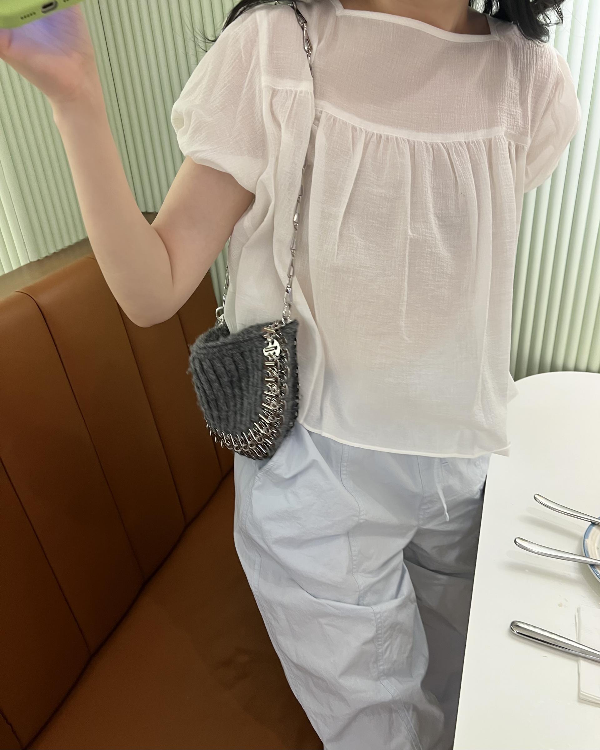 square blouse (white/brown/black)