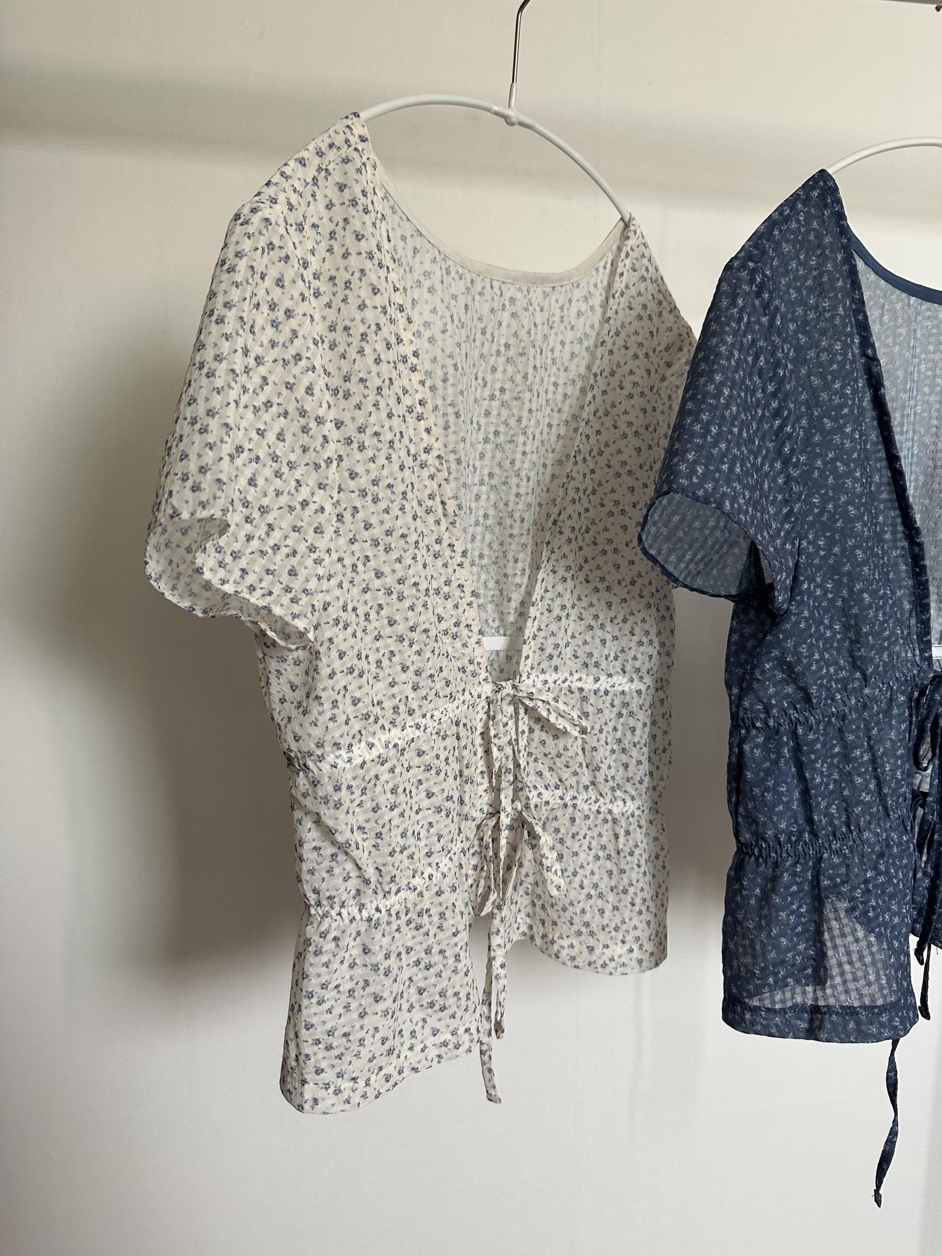molly flower blouse (cream/navy)