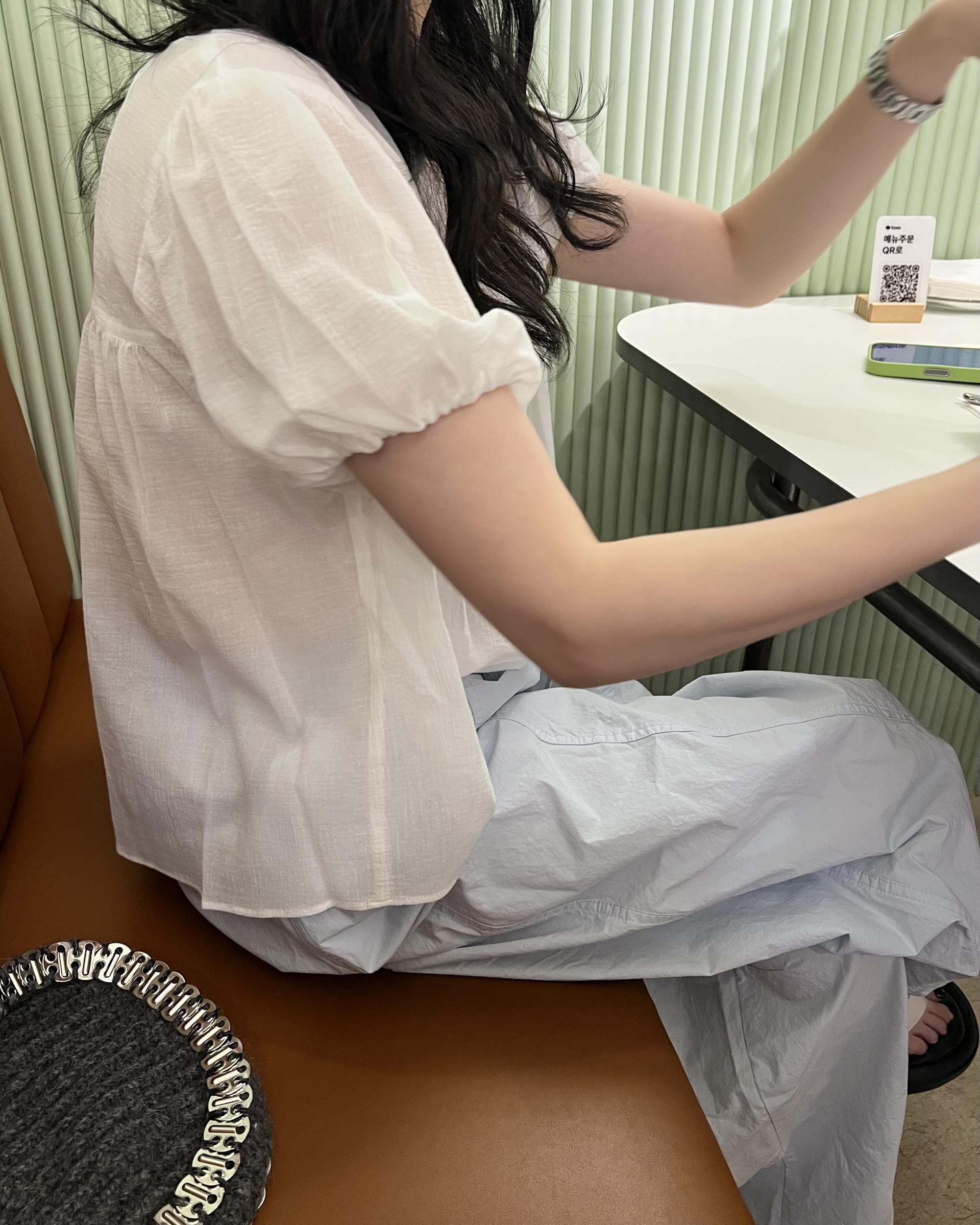 square blouse (white/brown/black)