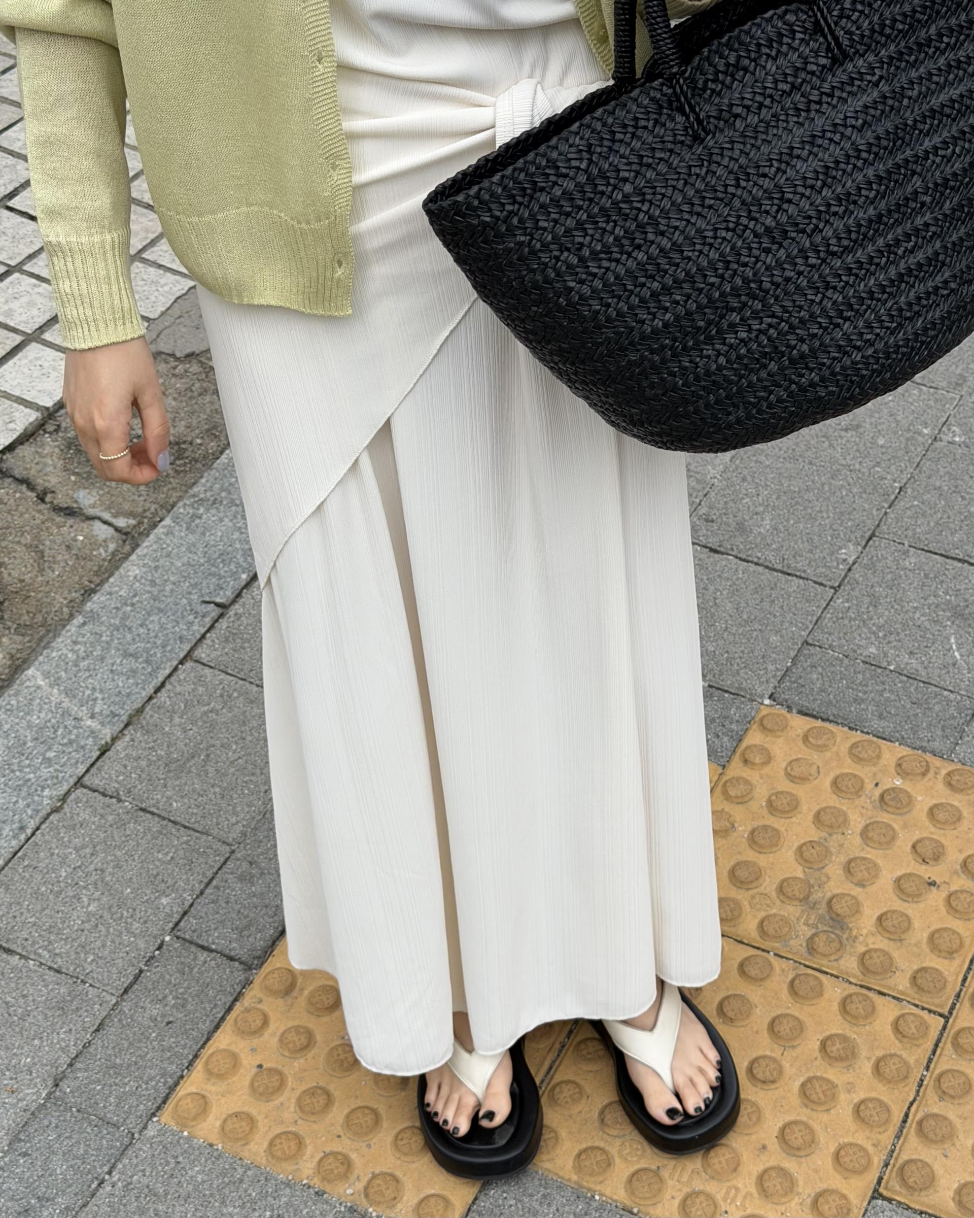 noodle skit (cream/black)