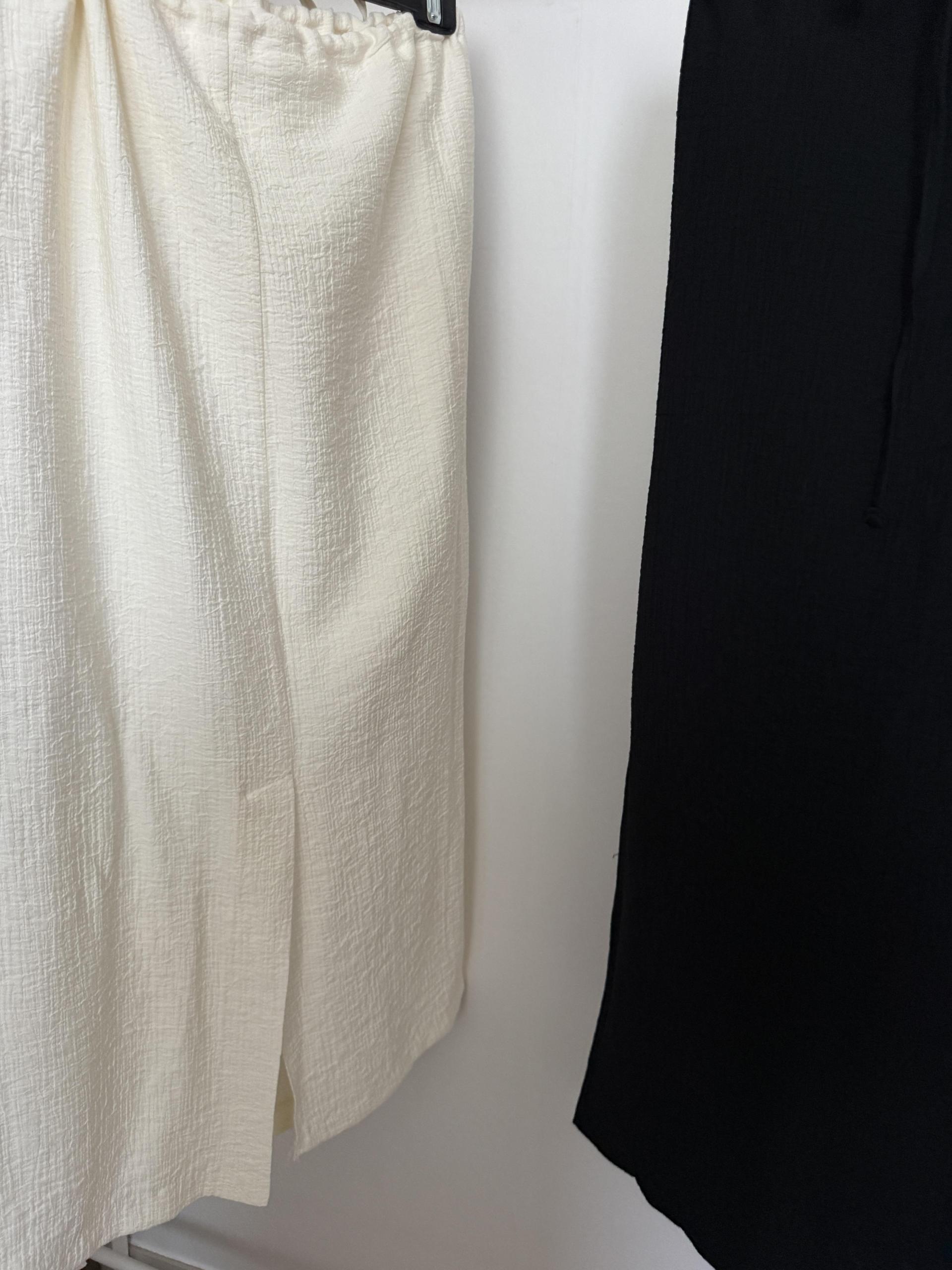 base wrinkle skirt (black/cream)