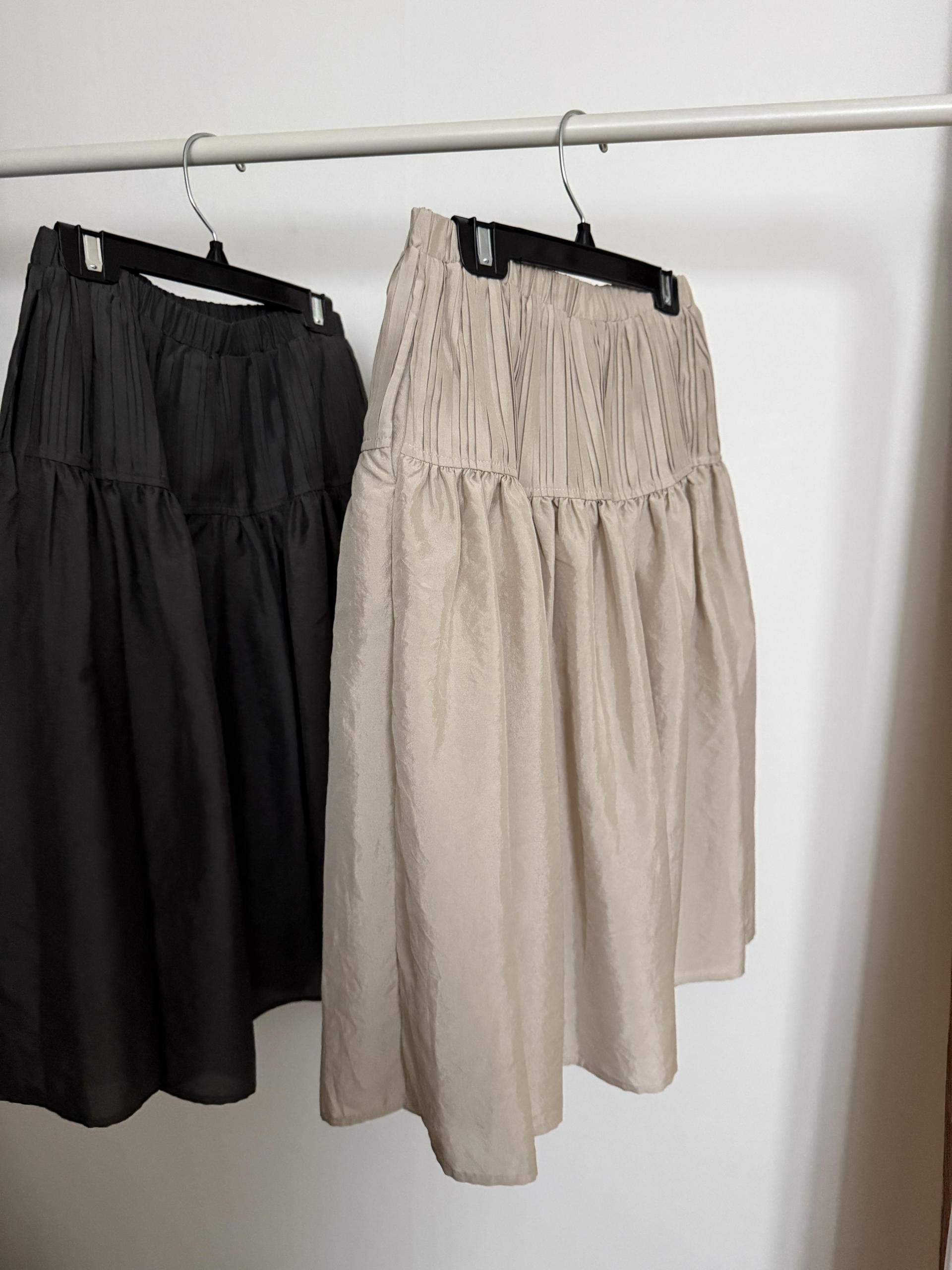 marge pintuck skirt (milk beige/charcoal)