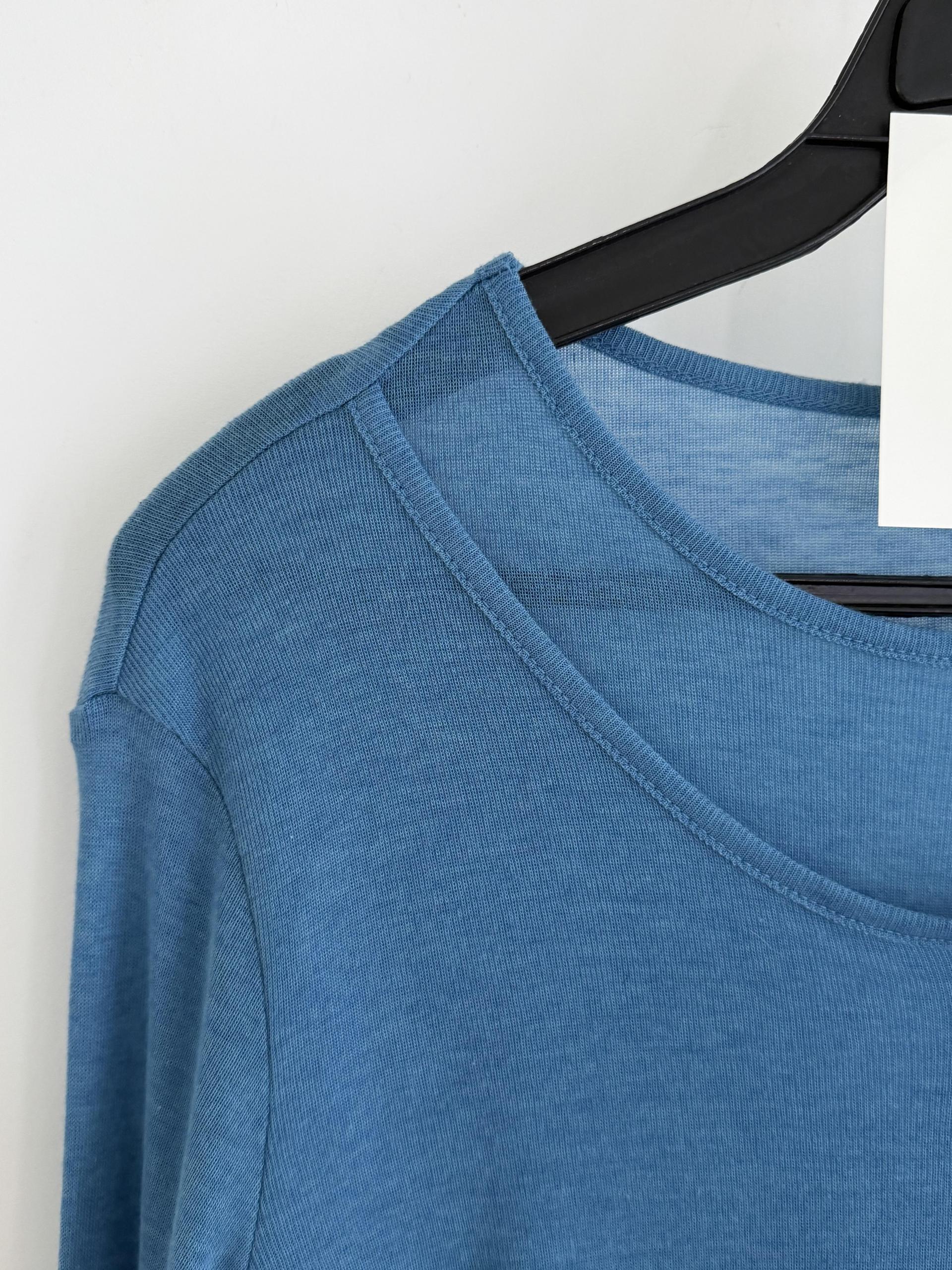 slim button layered top (purple/blue)