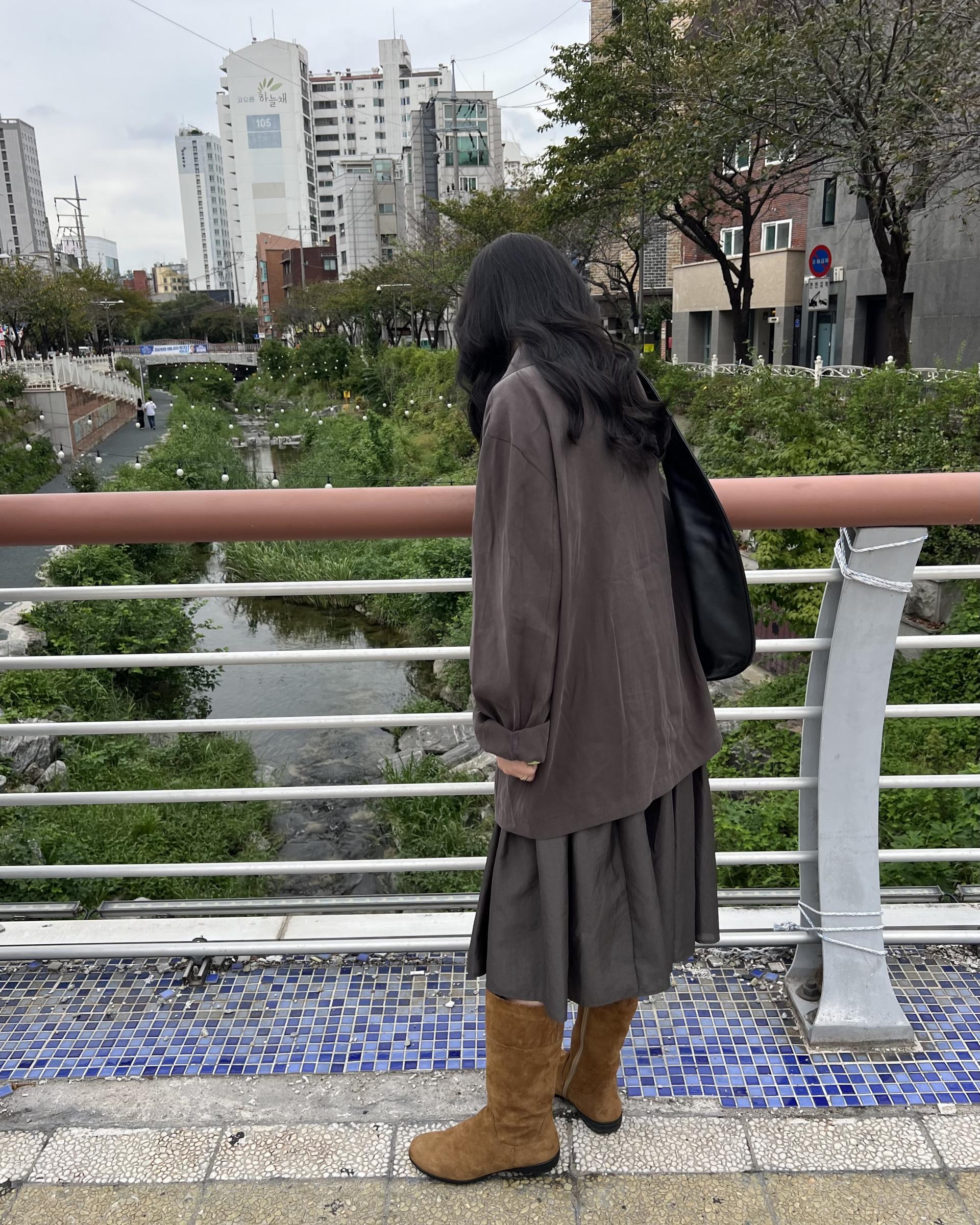 prim button blouse (brown)