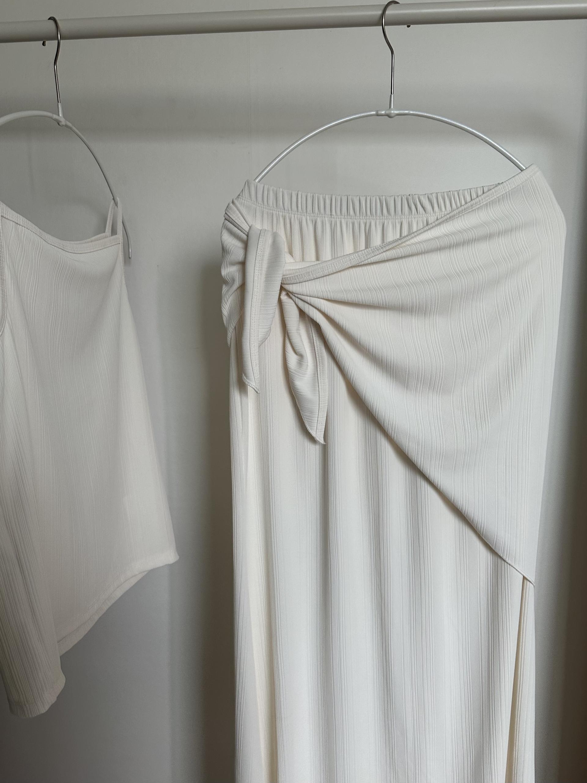 noodle skit (cream/black)