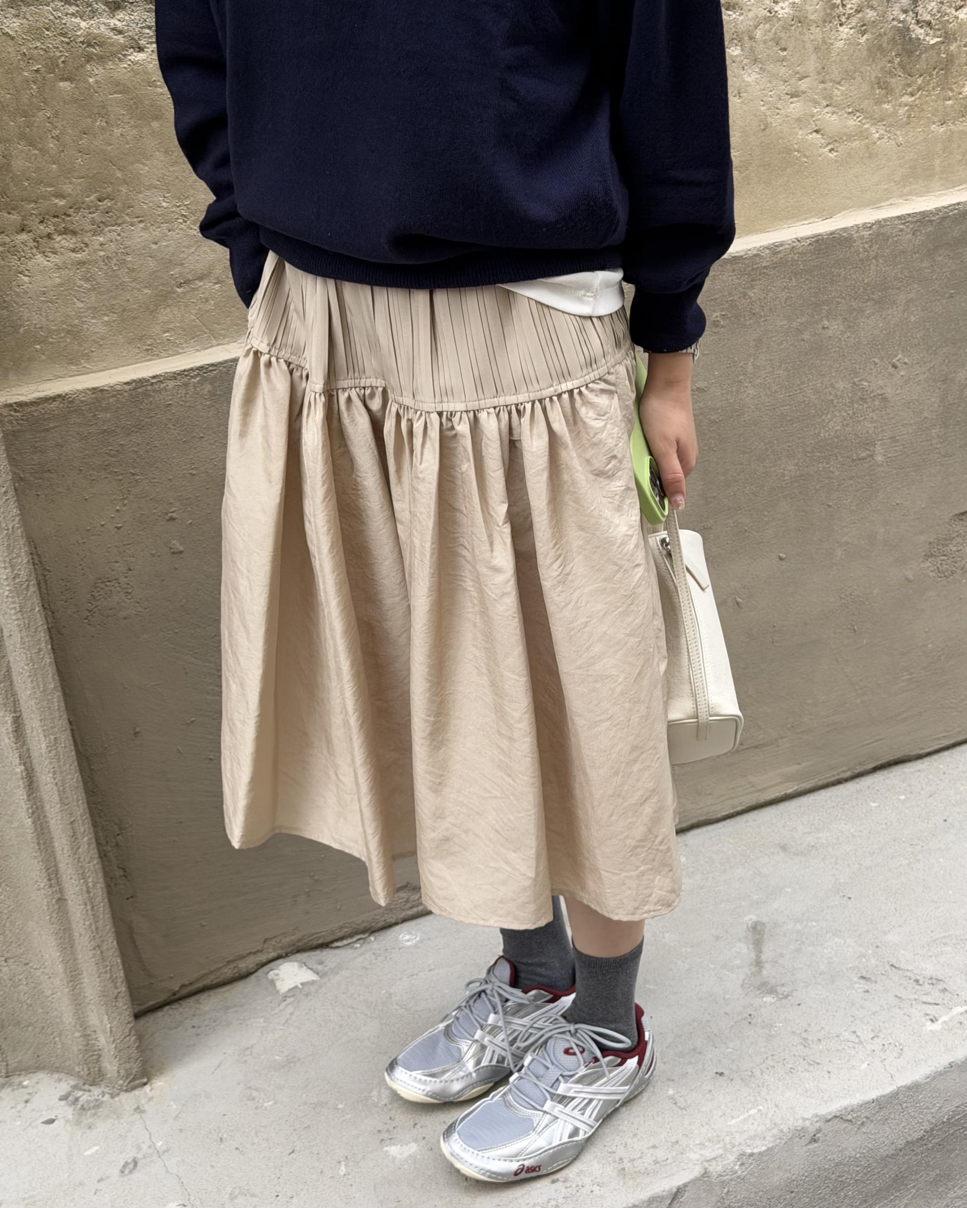 marge pintuck skirt (milk beige/charcoal)