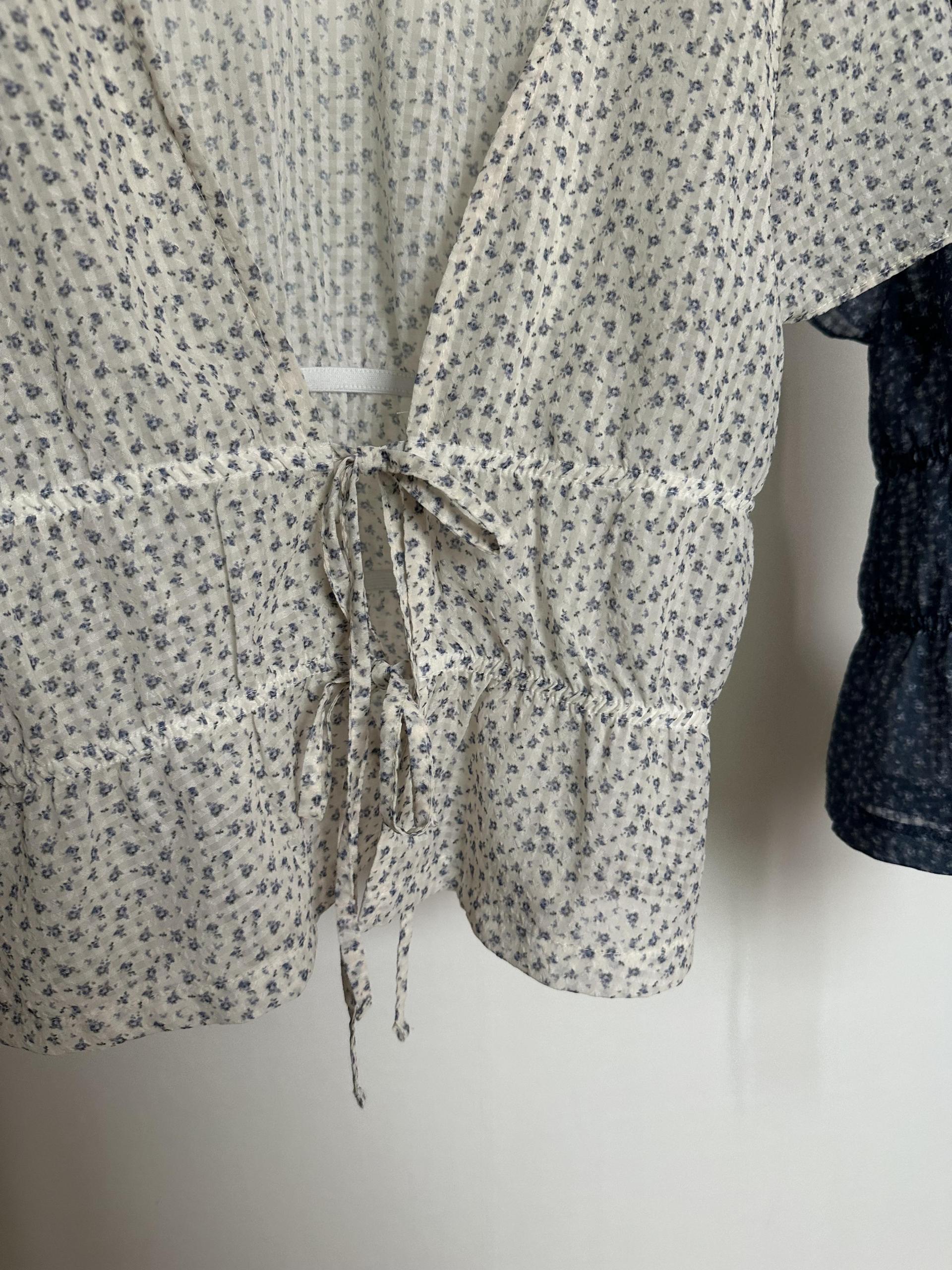 molly flower blouse (cream/navy)