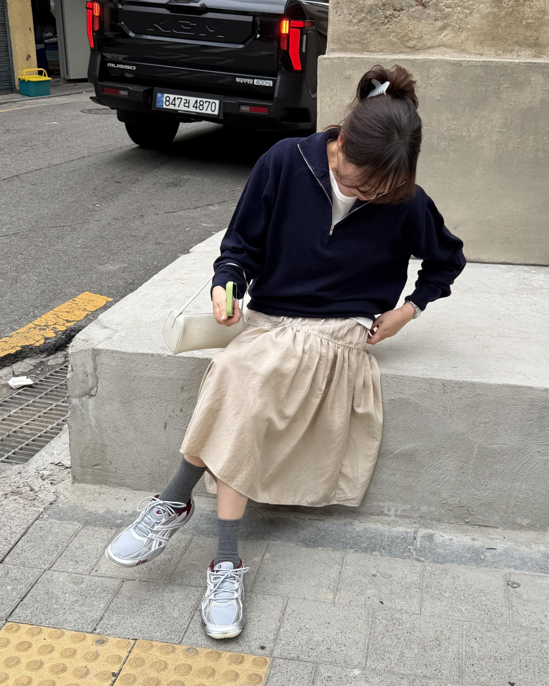 marge pintuck skirt (milk beige/charcoal)