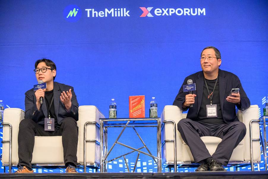 의류, 사람, 인간의 얼굴, 앉기이(가) 표시된 사진
AI가 생성한 콘텐츠는 부정확할 수 있습니다.