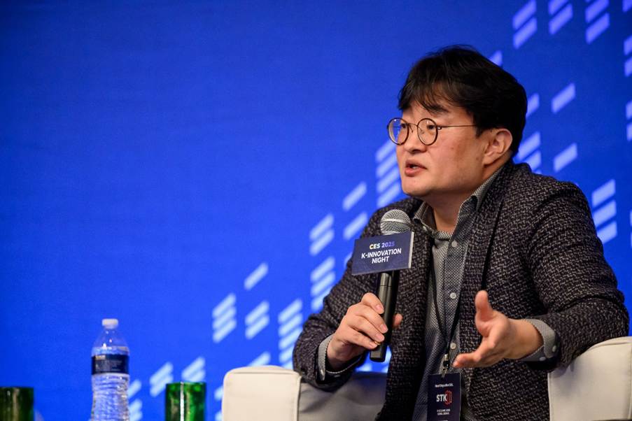 병, 인간의 얼굴, 사람, 의류이(가) 표시된 사진
AI가 생성한 콘텐츠는 부정확할 수 있습니다.