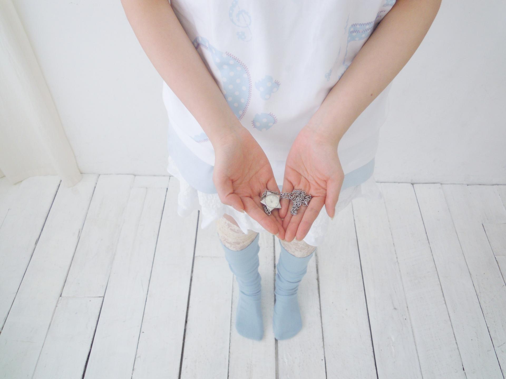 Lace layered over kneesocks / sky blue