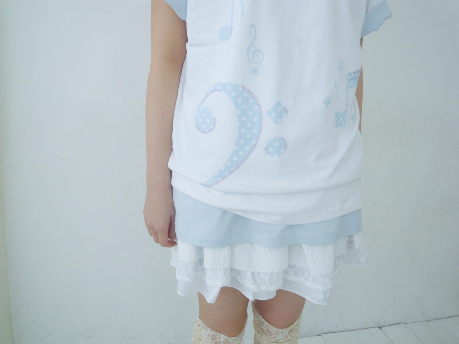 Lace layered over kneesocks / sky blue