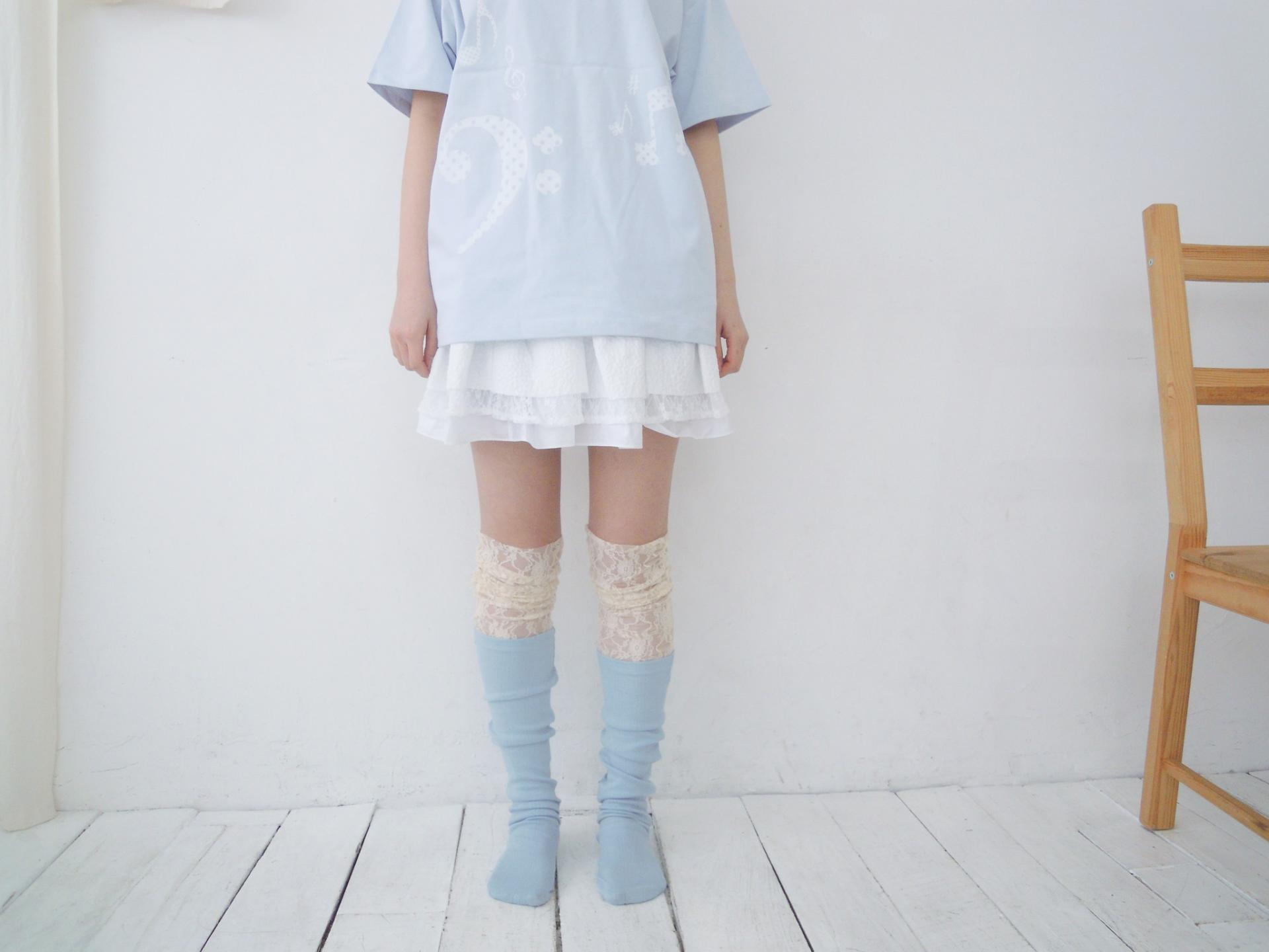 Lace layered over kneesocks / sky blue