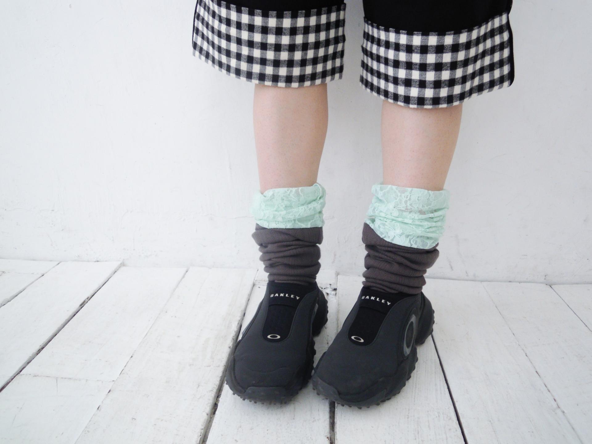 Lace layered over kneesocks / graymint
