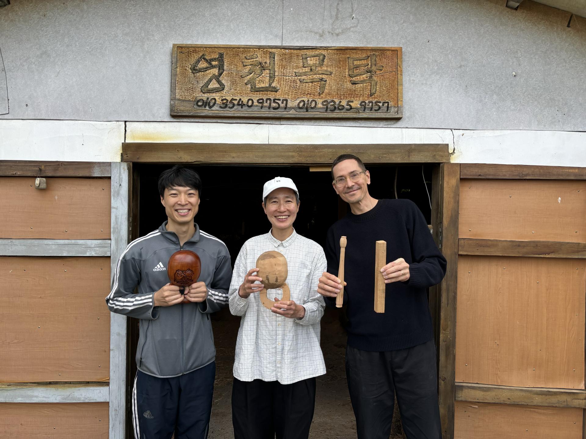 1_경상북도 영천의 목탁 장인과 협업하는 콤파니 (이미지 제공_ 피크닉 piknic).jpg
