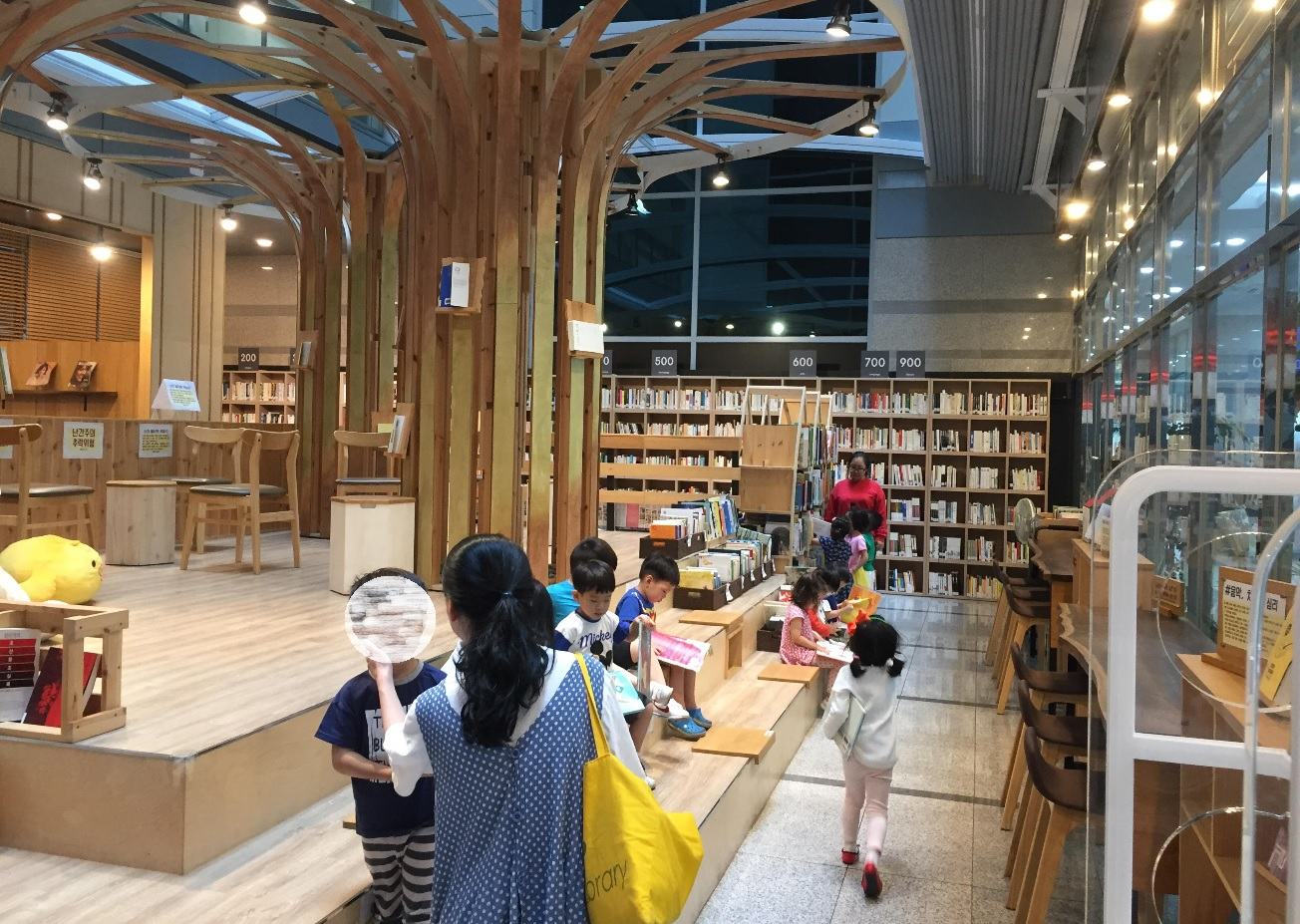 어린이집 이용자_도서관 견학1_190926_수정.jpg