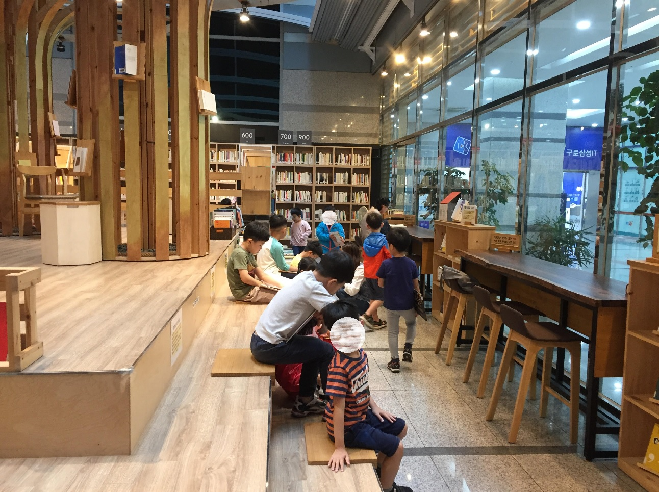 어린이집 이용자_도서관 견학2_190930_2_수정.jpg