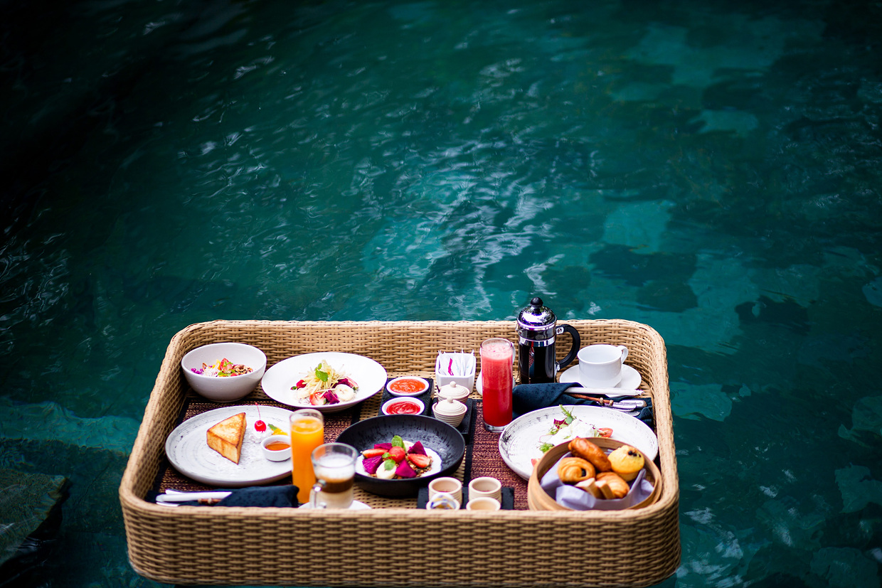 누사두아 까유마니스 풀빌라 플로팅 조식 전경