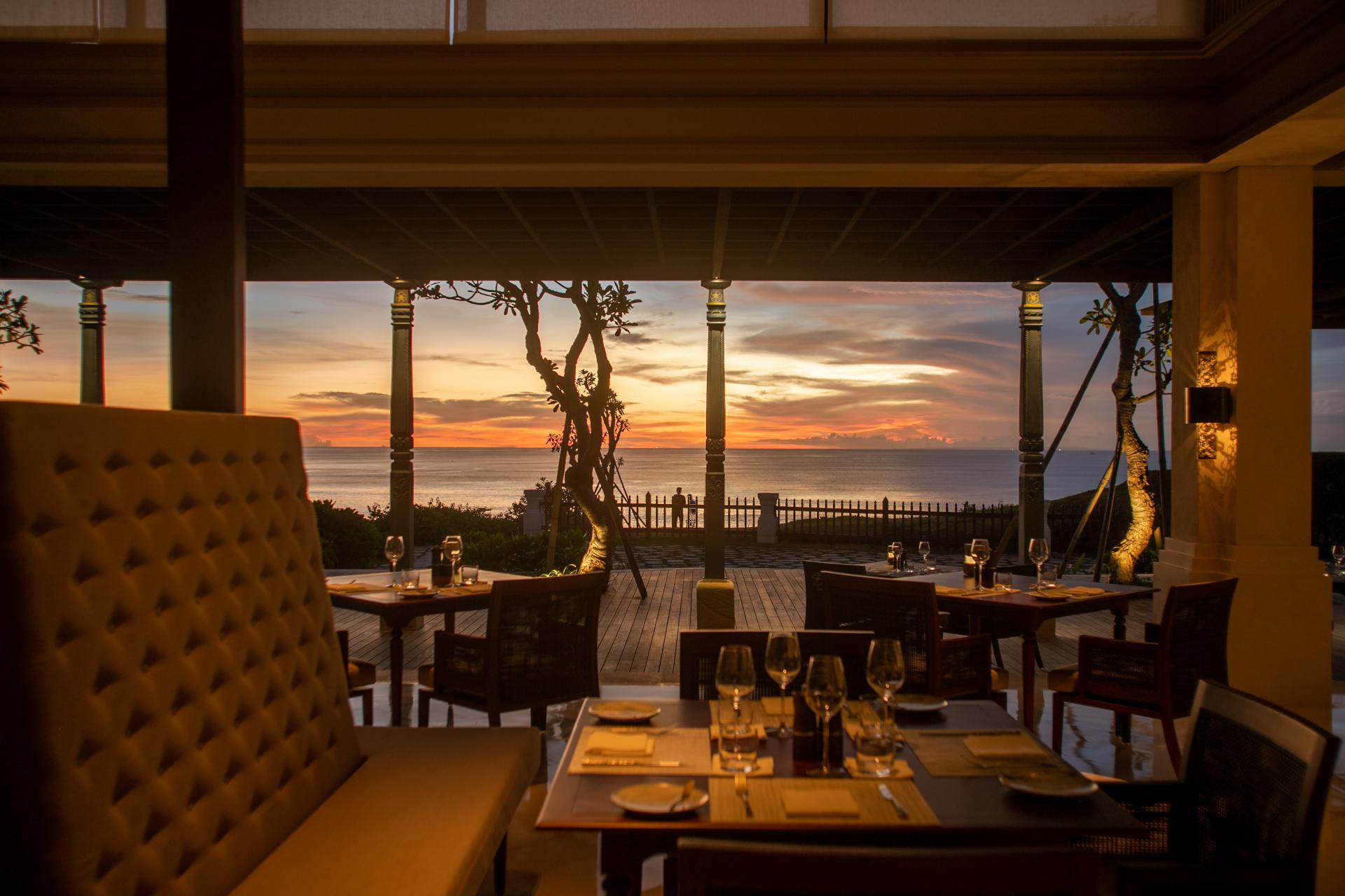 발리 신혼여행 주메이라 풀빌라 레스토랑 석양